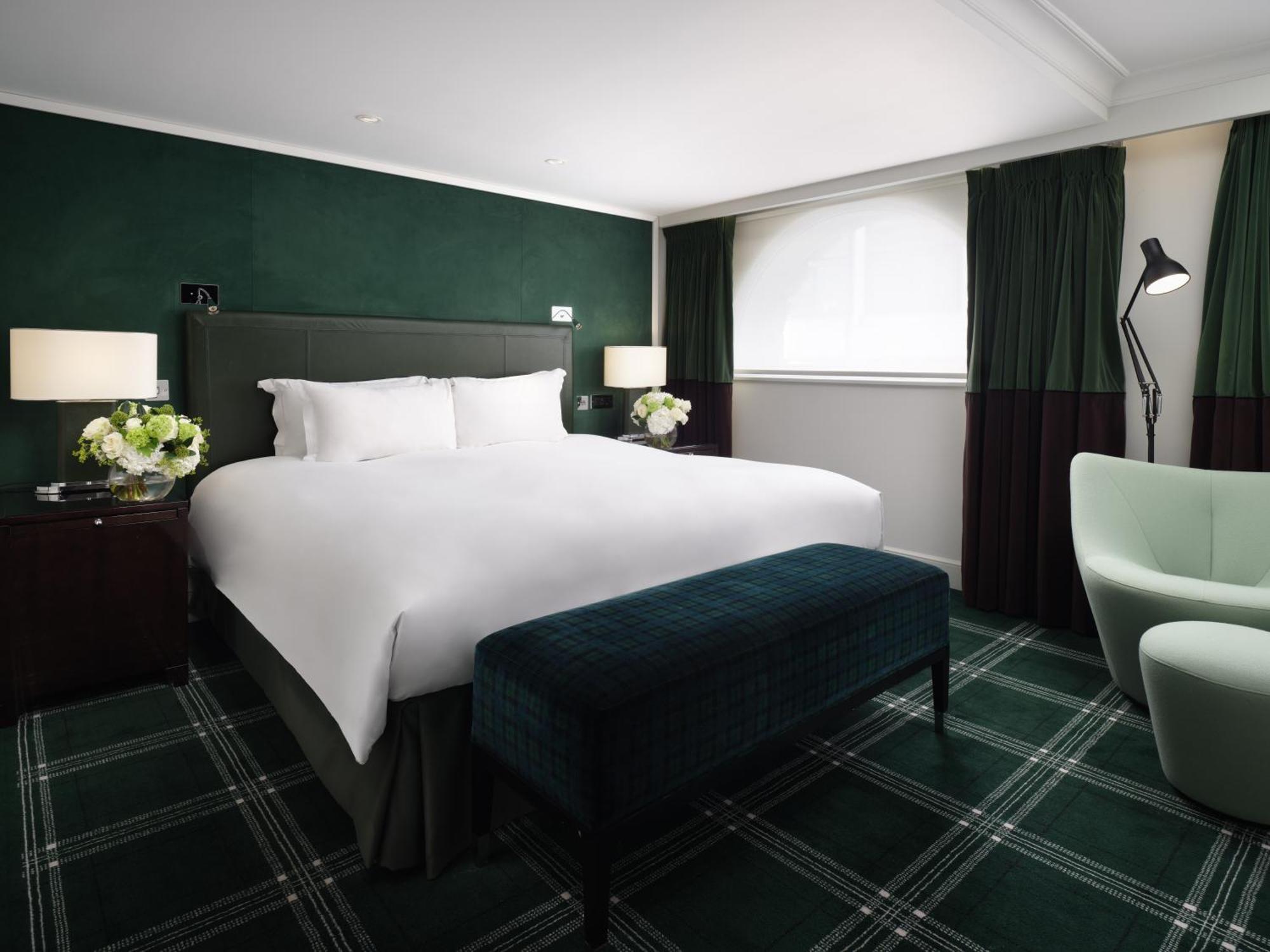 Deluxe King Suite with Separate Living Room with Sofa Bed