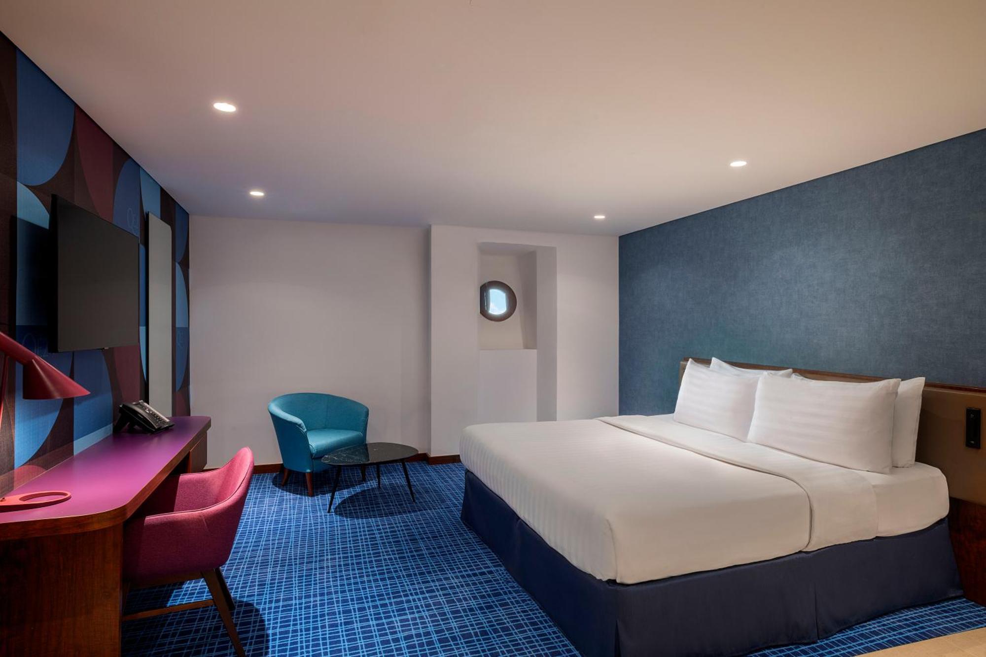 Superior Room with One Double Bed and One Single Bed