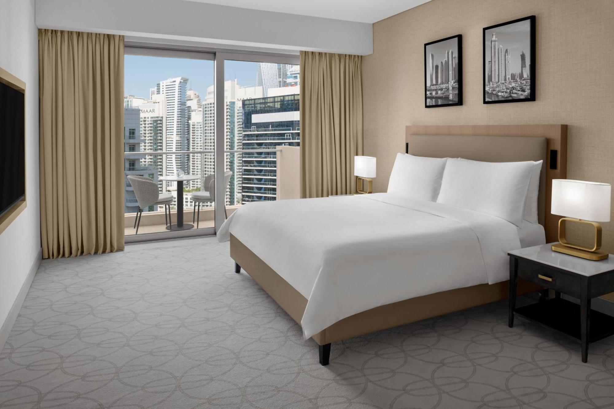 Tower King Suite with Sofa Bed and City View - Club Level