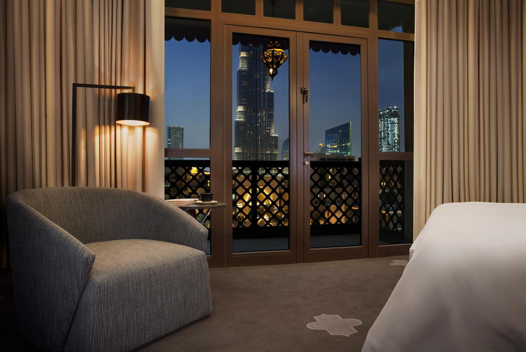 King Suite with Sofa Bed and Premier Landmark View