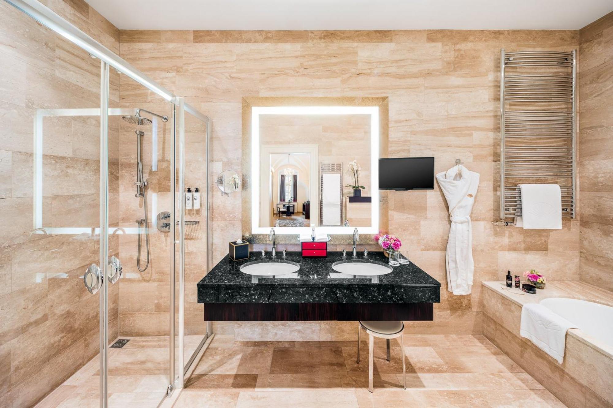 Junior King Suite