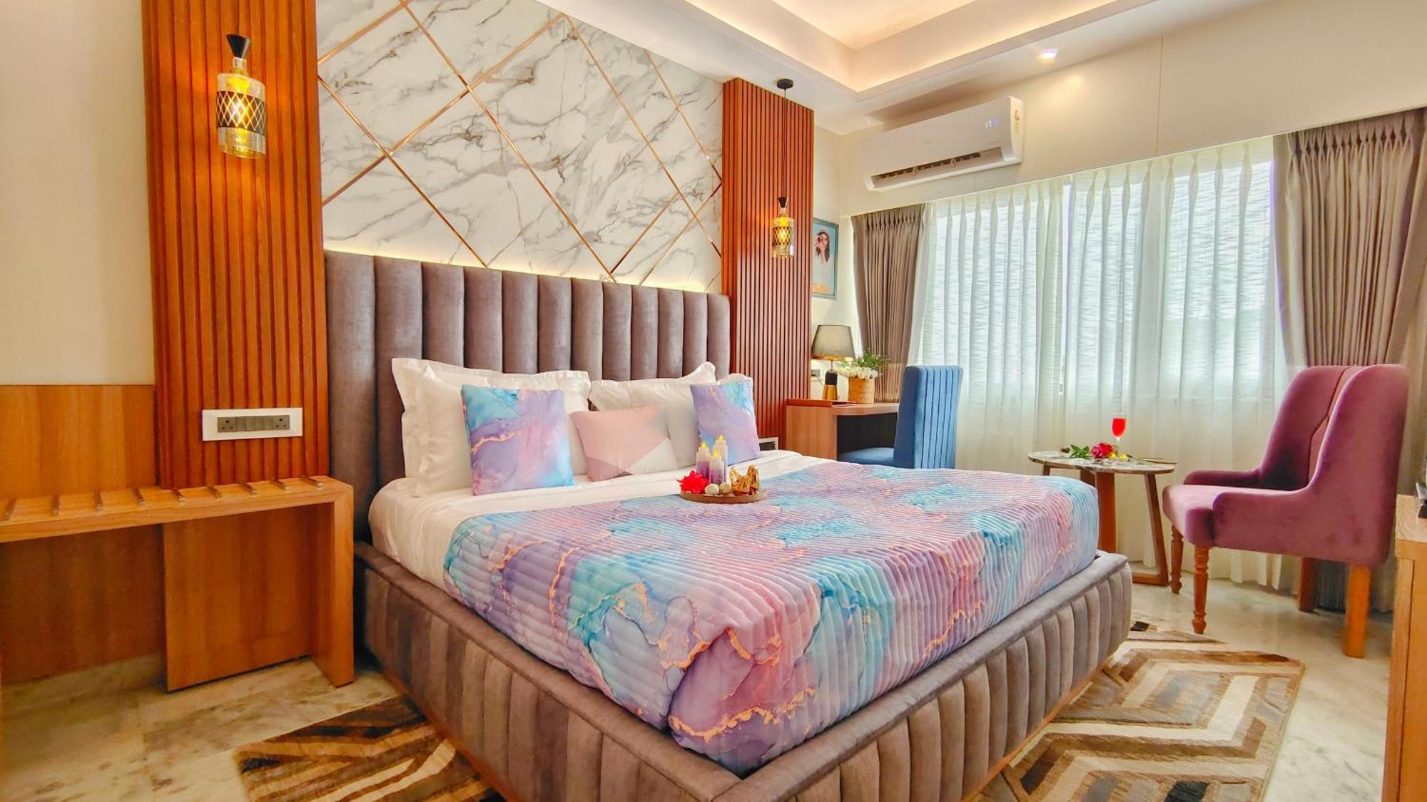 Premium Room European Style Décor City View Non Smoking Enjoy on F&B Spa car Hire Complimentary Welcome Drink & Hi-Tea on Candlelight & Room Decoration