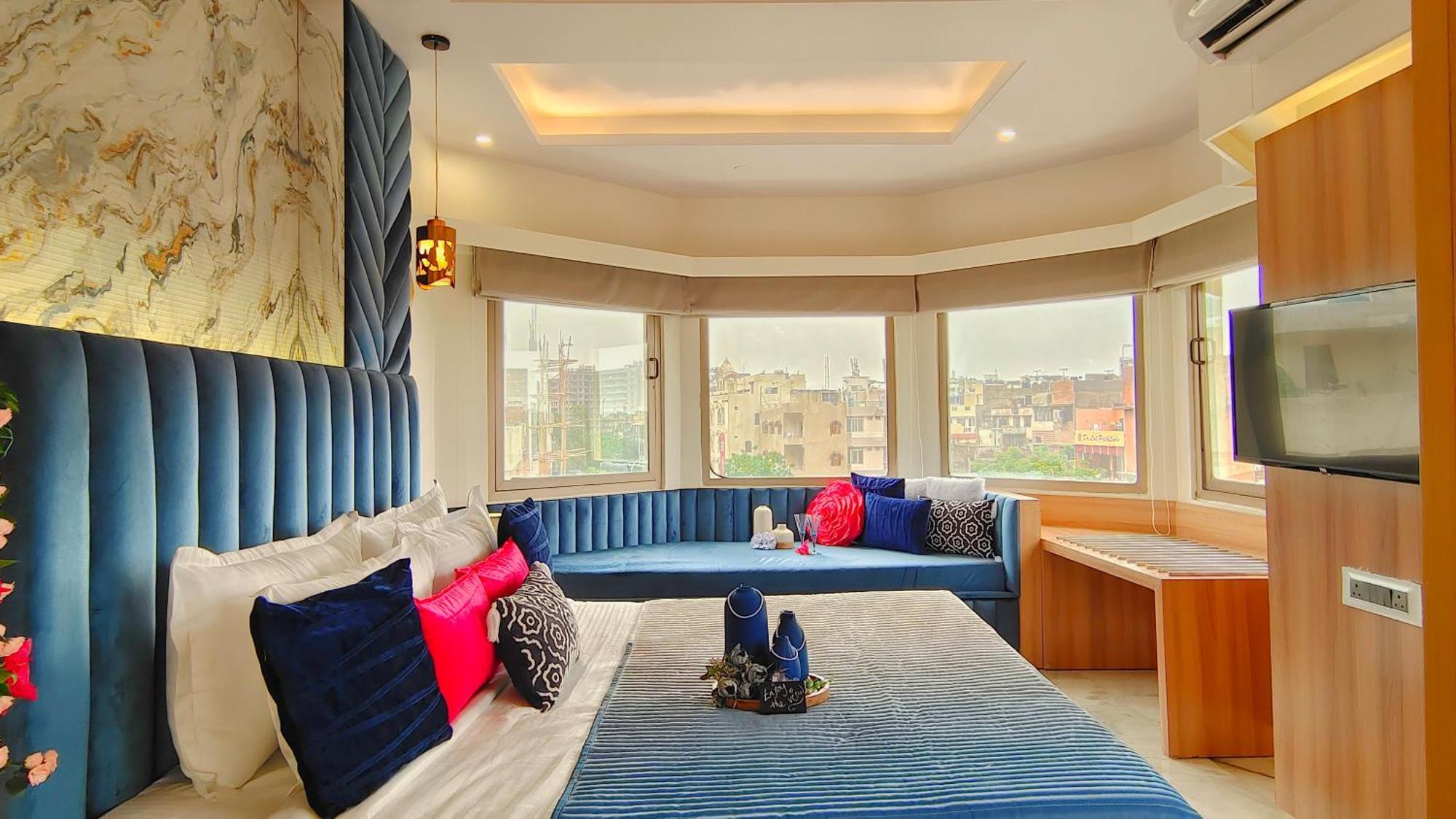 Panoramic View Room Bed Non Smoking Enjoy on F&B Spa car Hire Complimentary Welcome Drink & Hi-Tea on Candlelight & Room Decoration