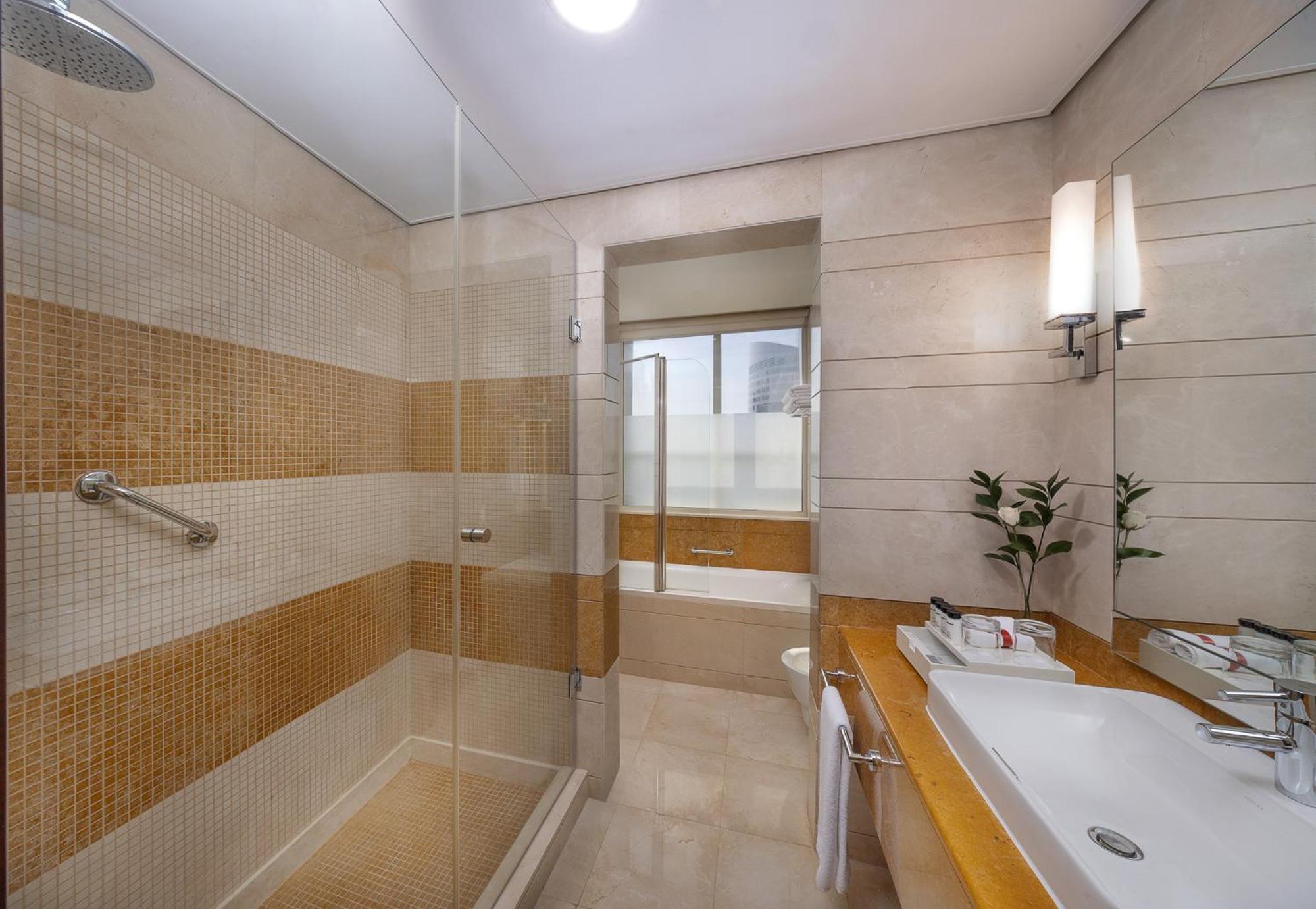 Business Suite - Inclusive of Breakfast, One Way Dubai Airport Drop Off & Club Lounge Access