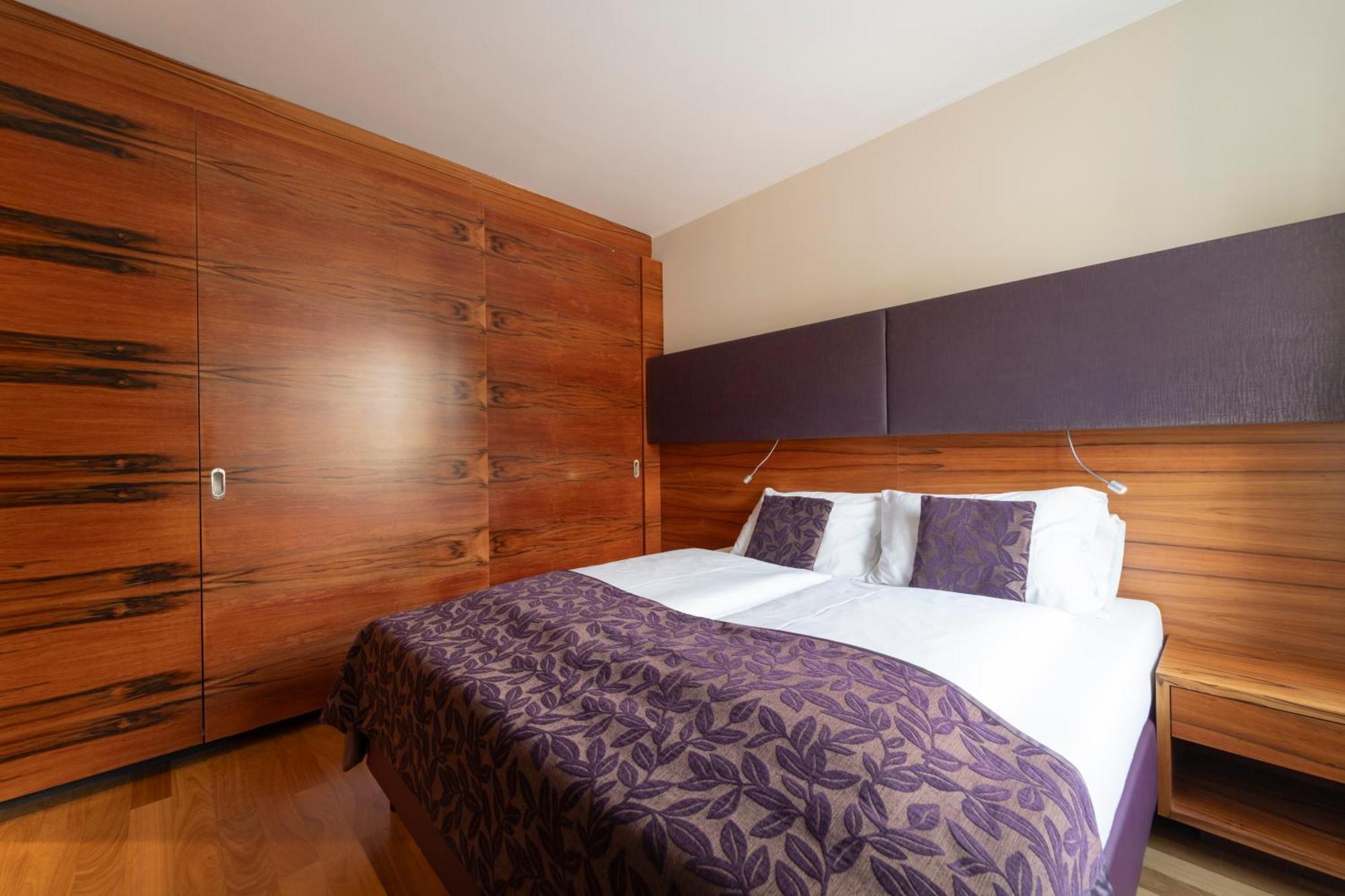 One-Bedroom Apartment with Balcony - 8er