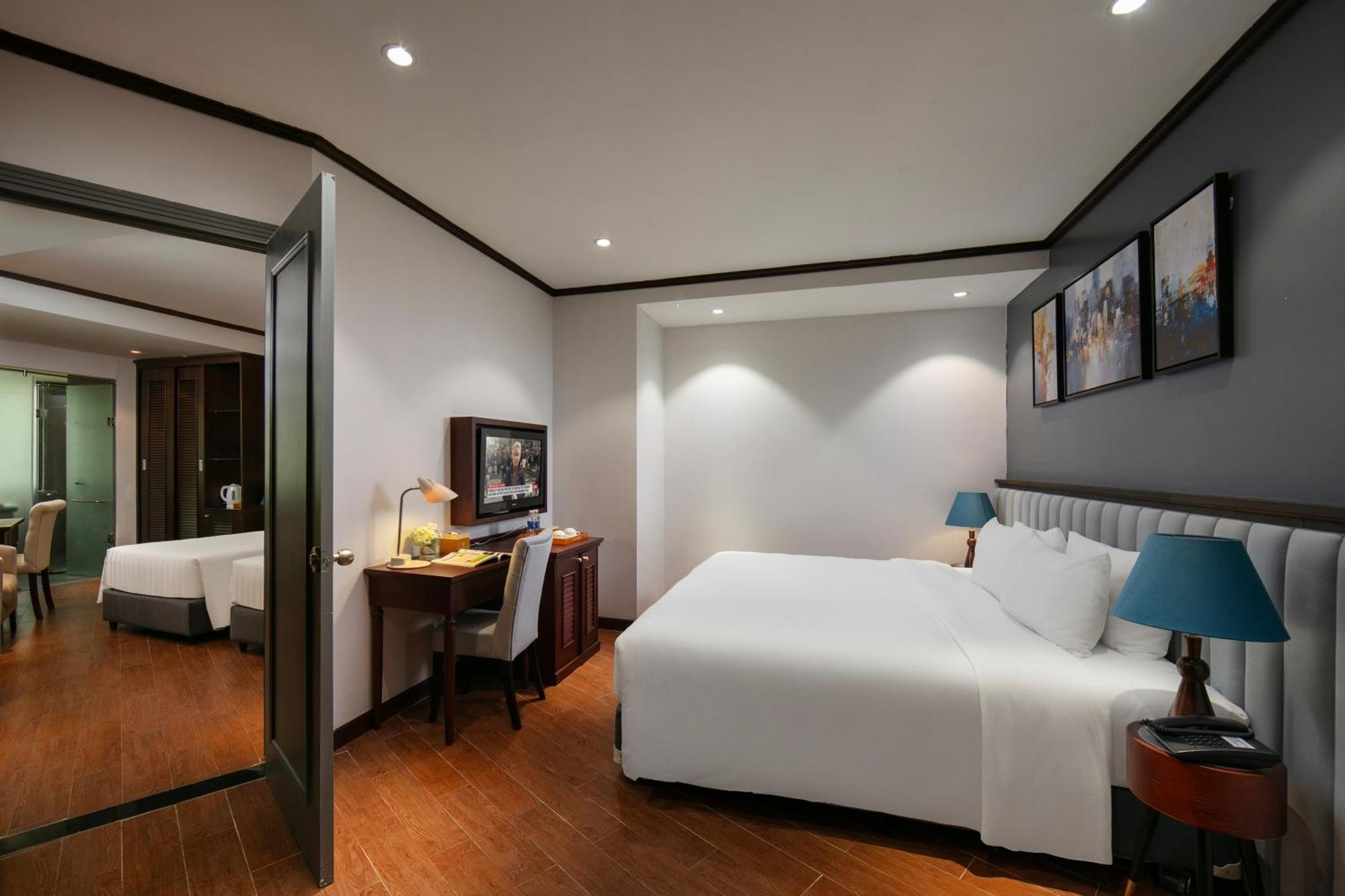 Connecting Room