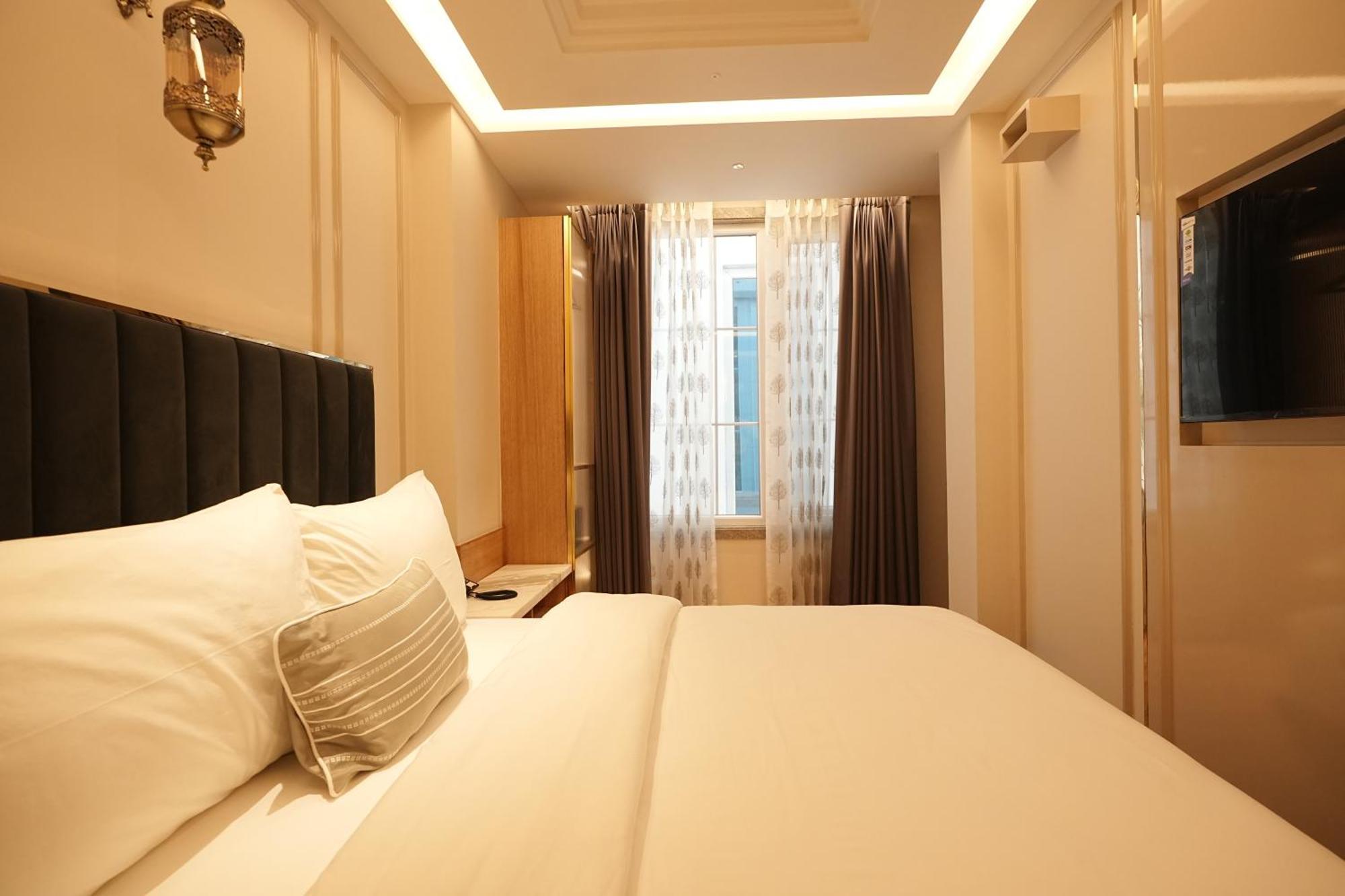 Luxury studio apartment with kitchenette (New Delhi City Tour included),1635359328:JPEG