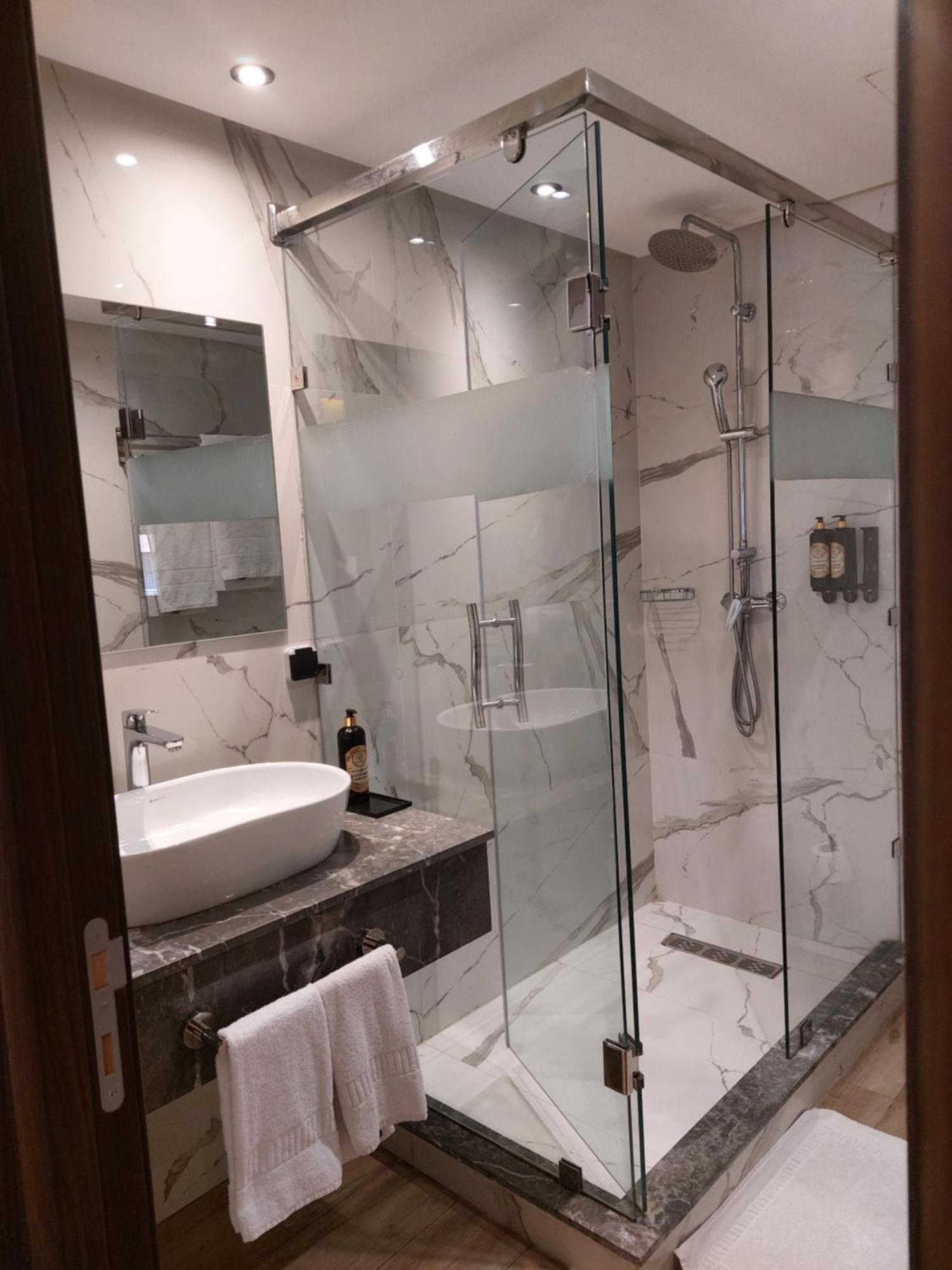 Queen Room,1638678380:JPEG