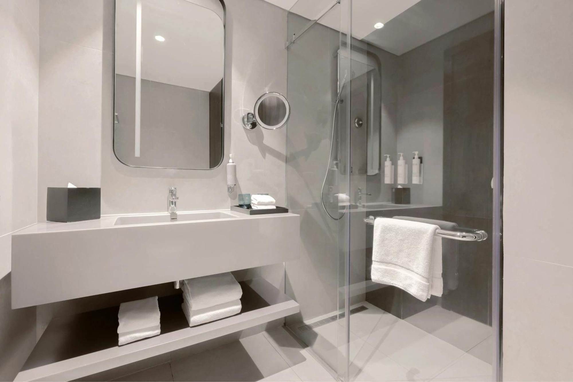 Superior Twin Room with City View - 50% off breakfast & 20% off Ladies Spa - indulge more, pay less