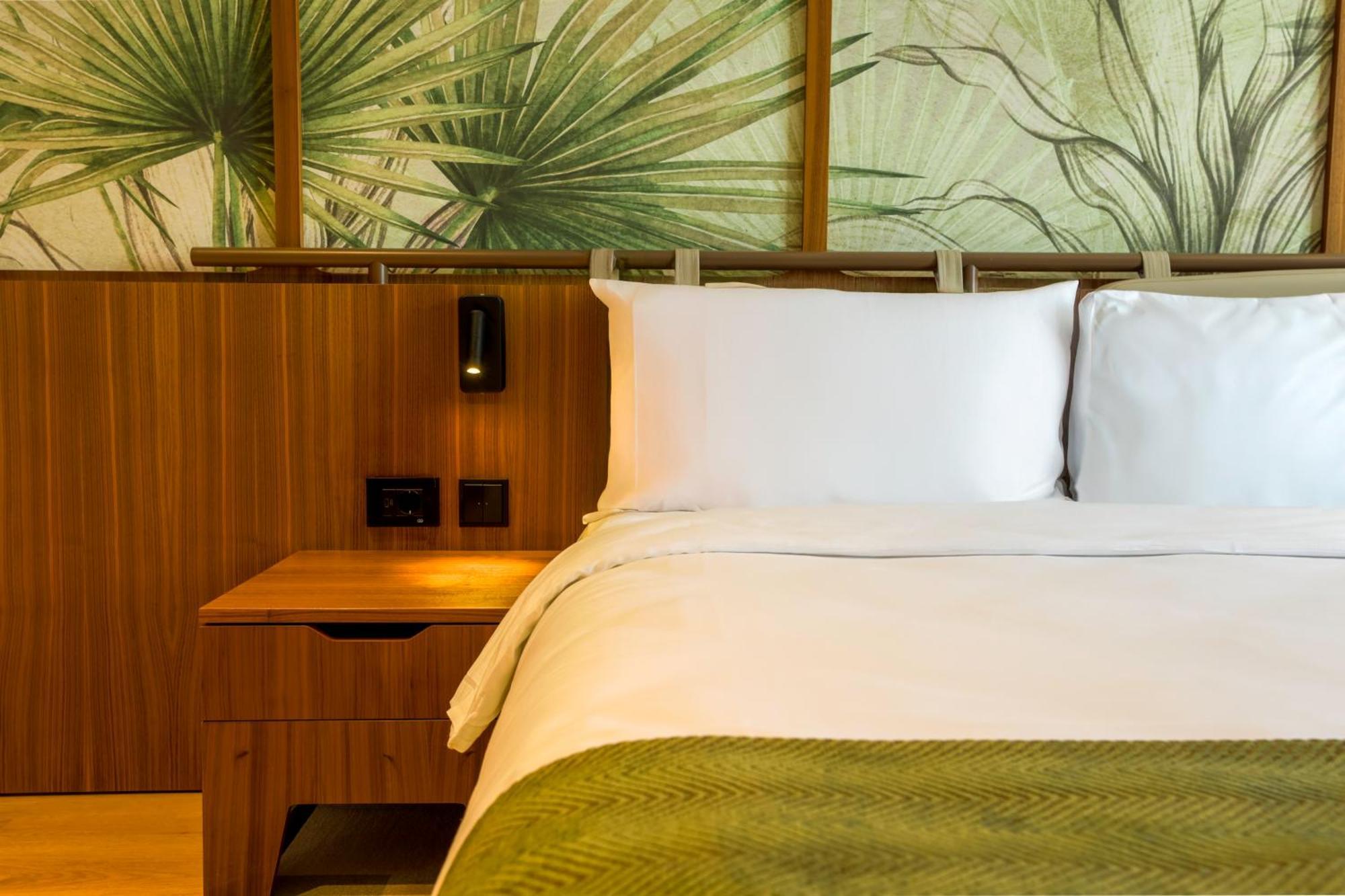 Superior Room with One Double Bed and One Single Bed