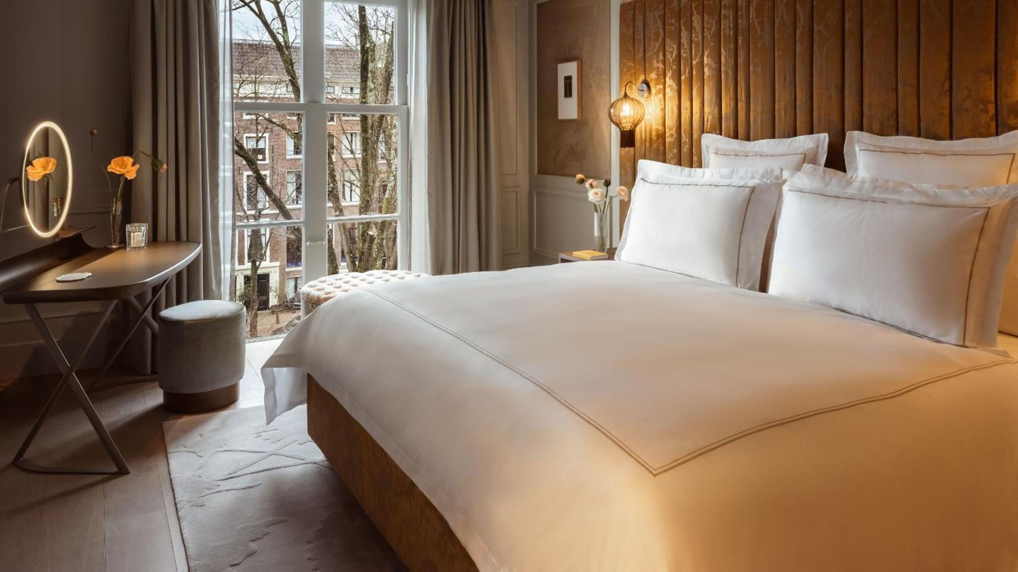 Canal View Signature Suite