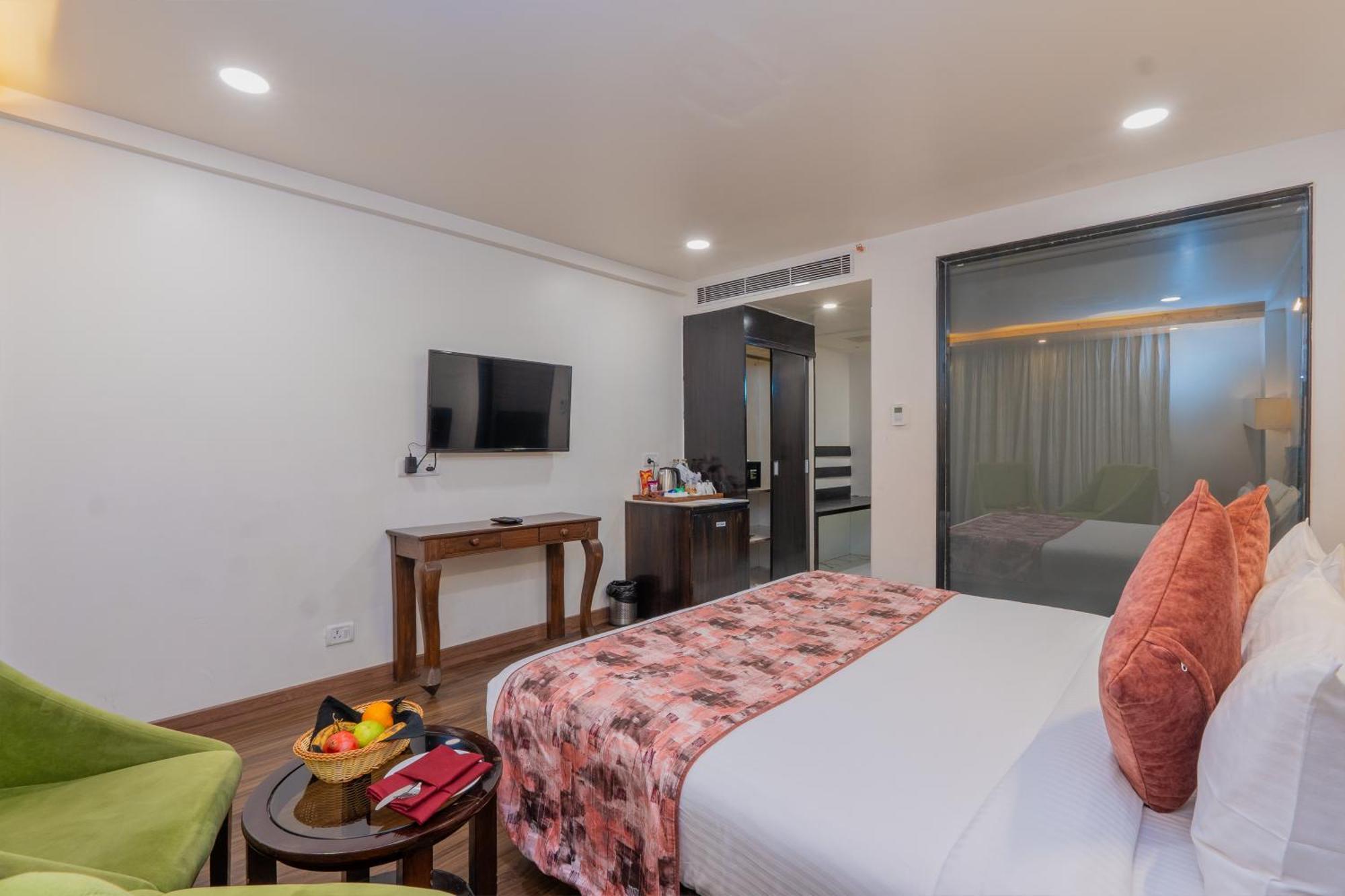 Super Deluxe Room,1652771353:JPEG