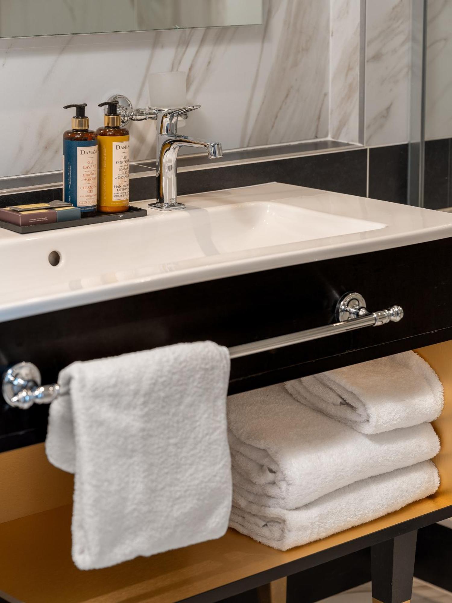 Queen Room - Mobility Access,1663776612:JPEG