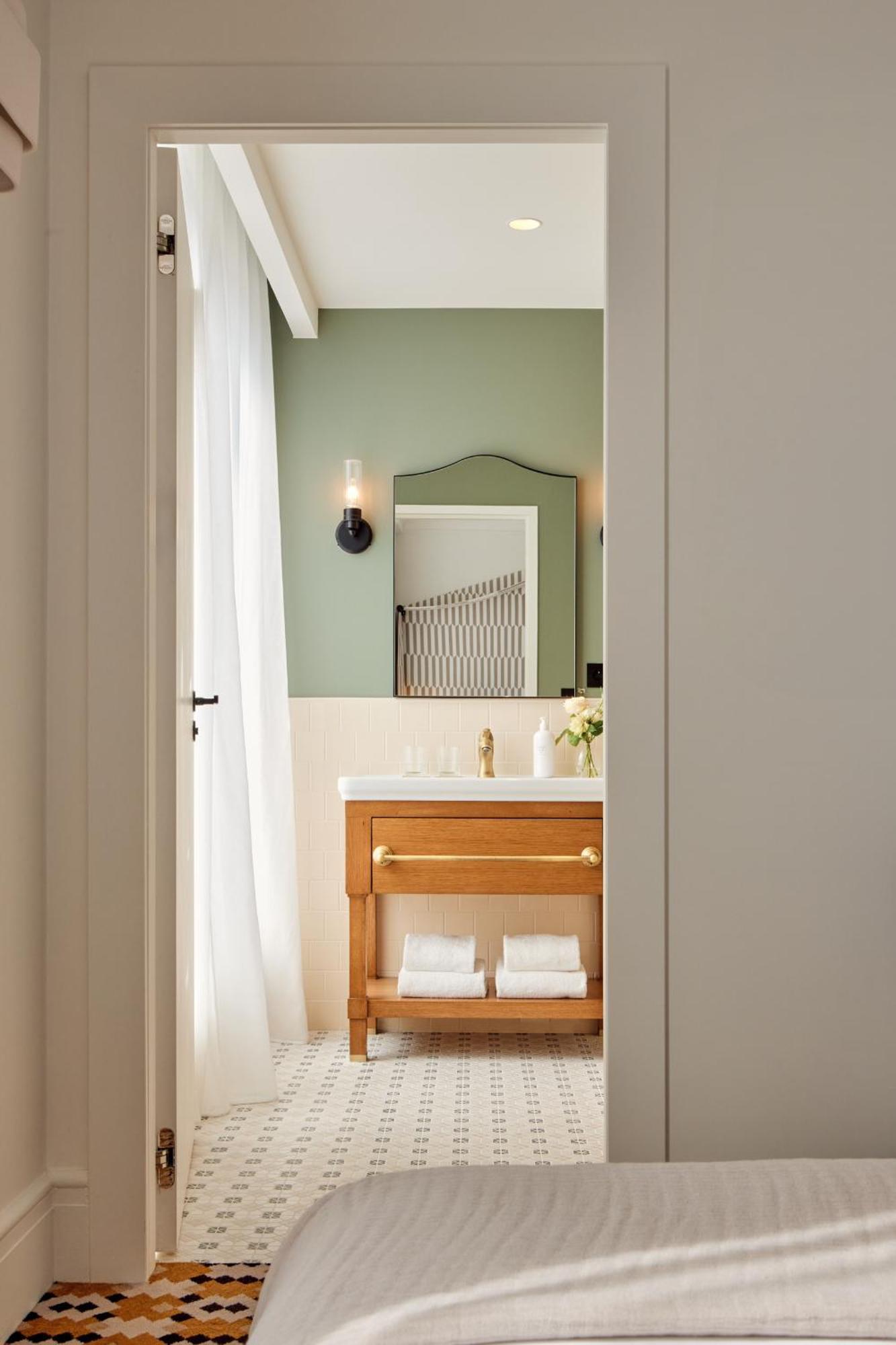 Connecting Rooms