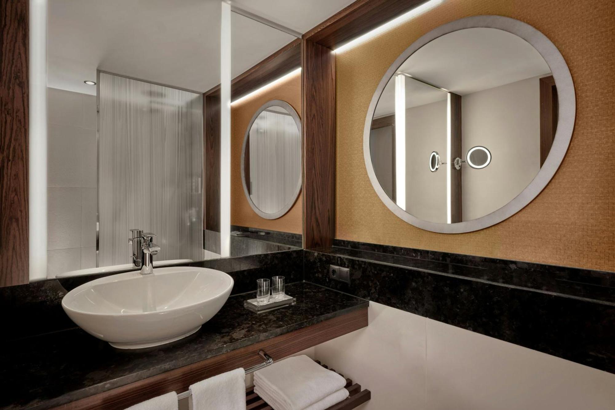 Deluxe King Room with Balcony