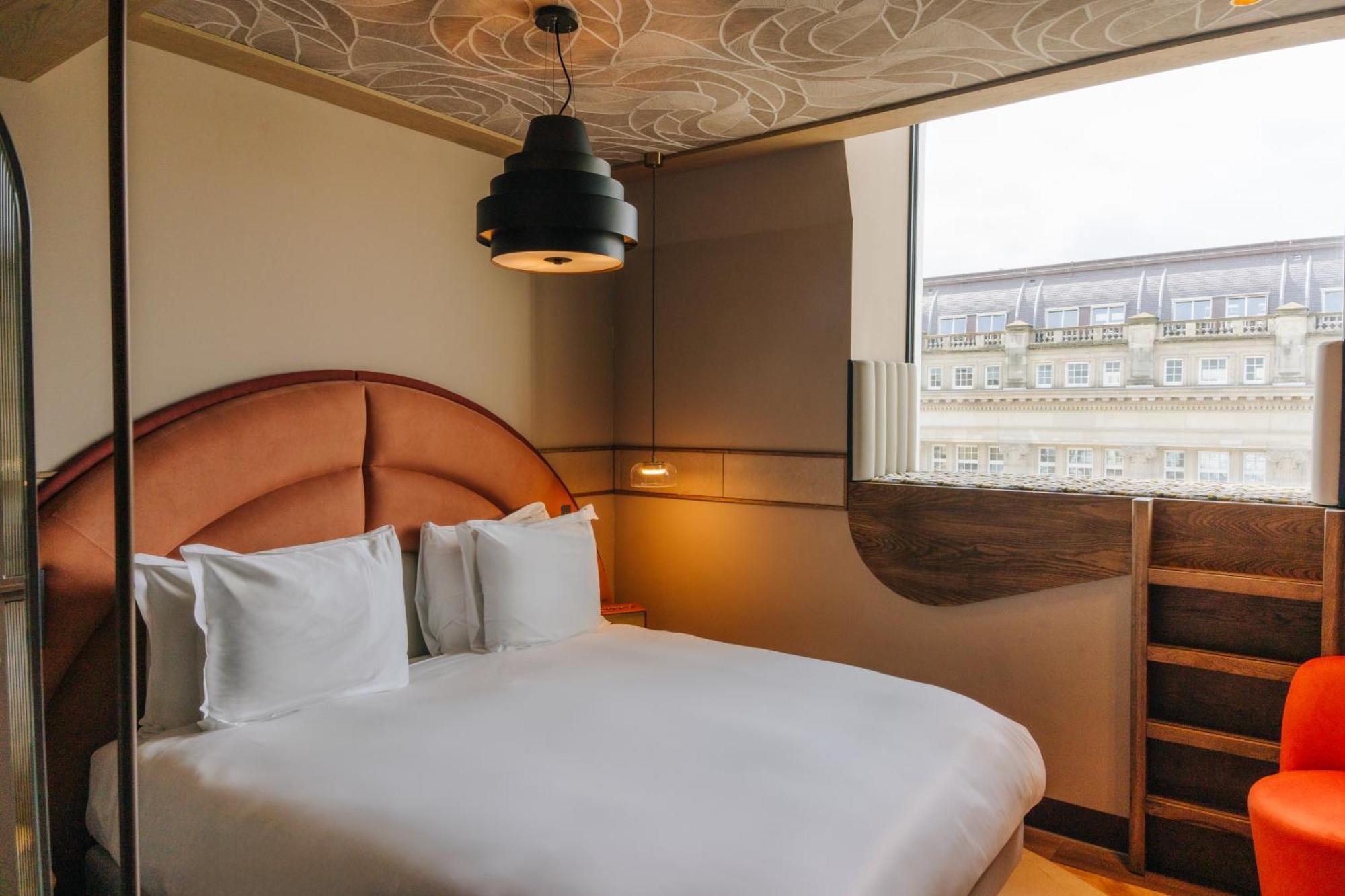 Circle Room Premium Cityview
