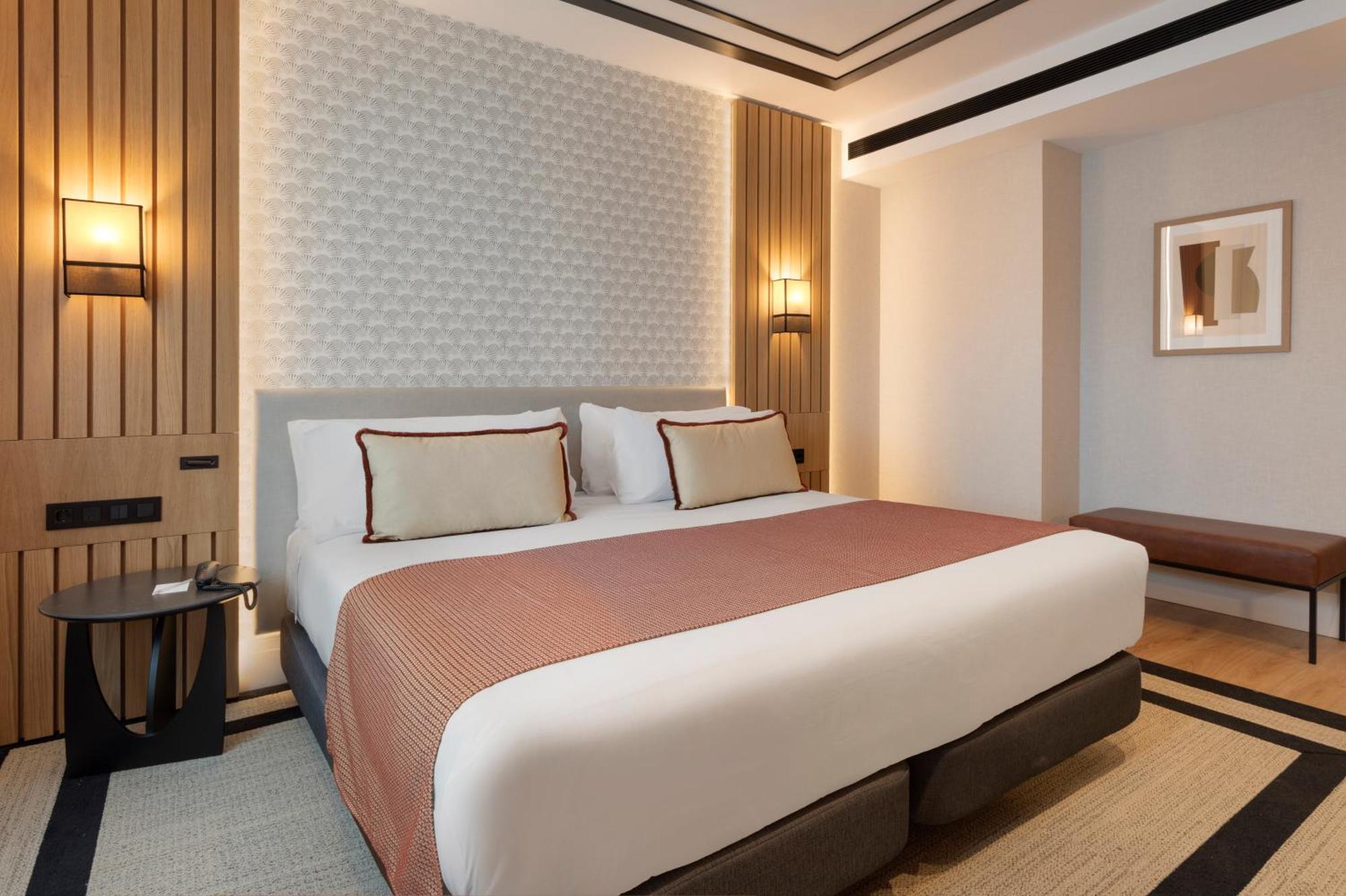 Double or Twin Room with Gran Via Street View