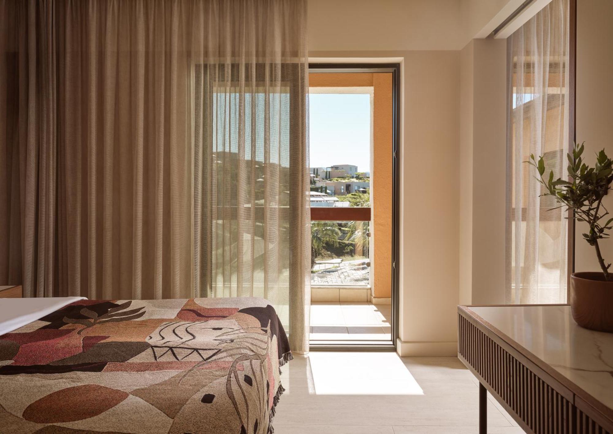 Deluxe Family Suite Garden View