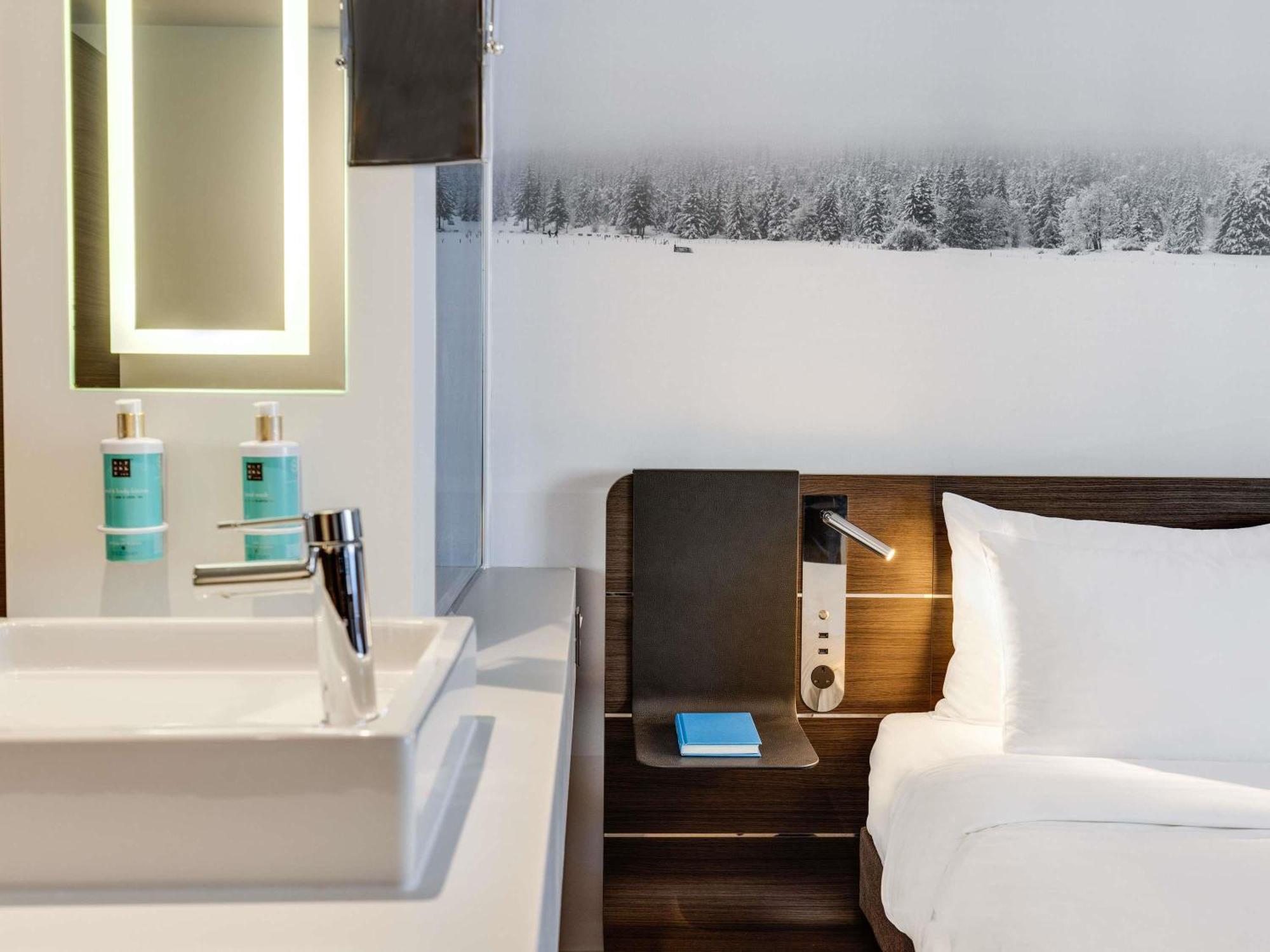 Executive Room with Queen Bed