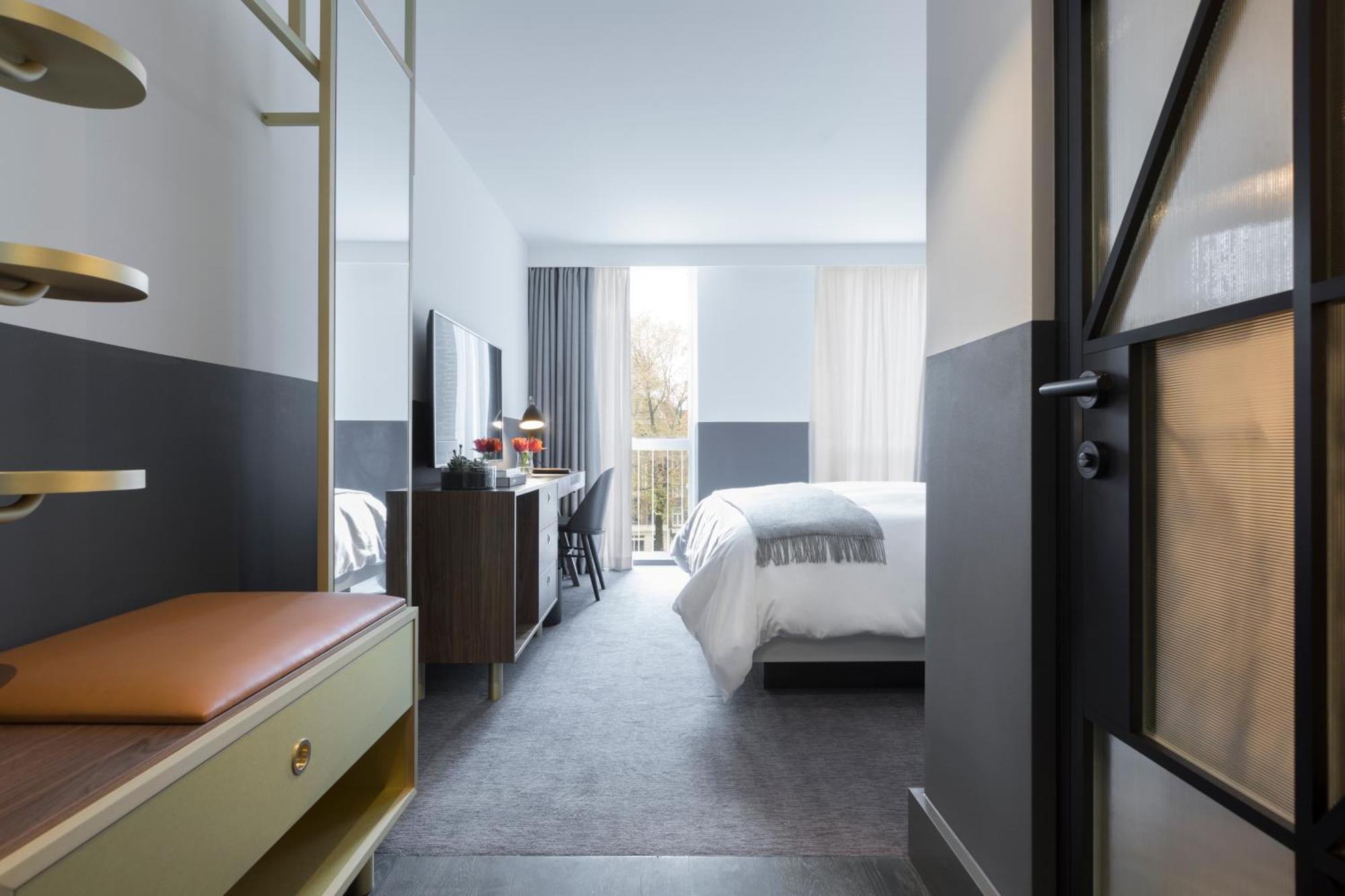 Essential King Room