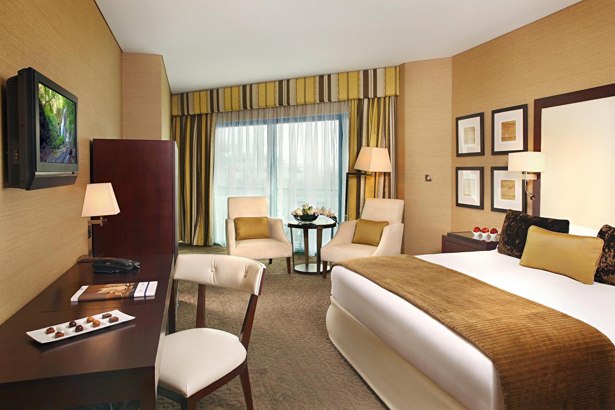 Deluxe King Room - Half Board Package