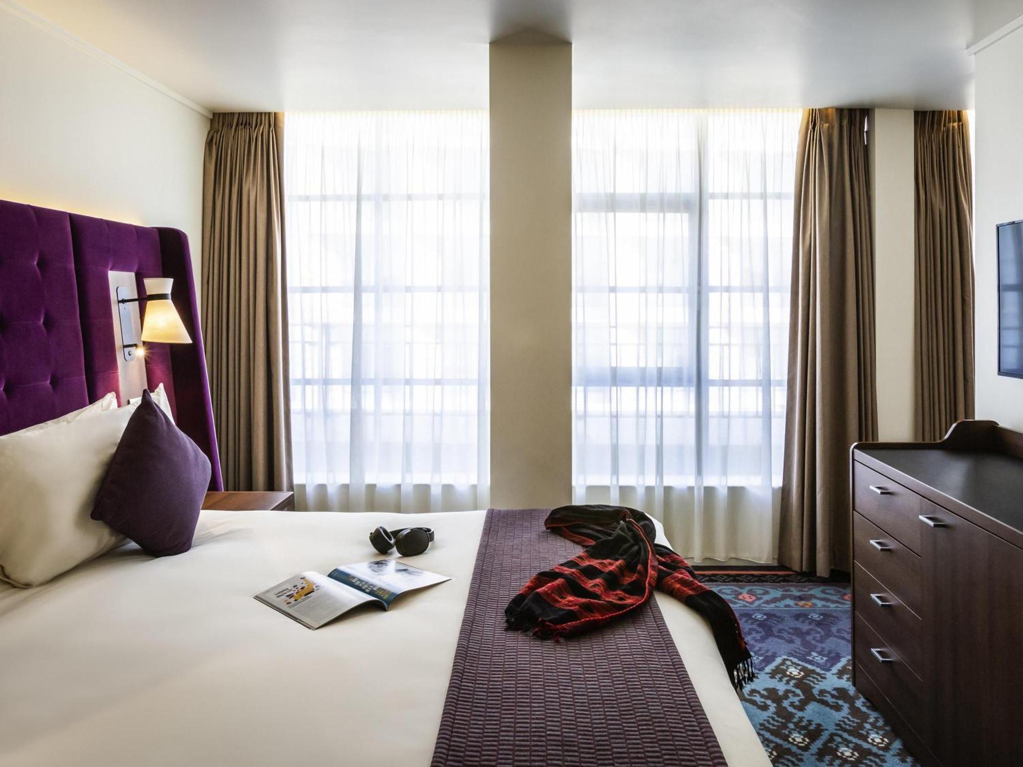 Junior Suite with King Bed and Sofa Bed