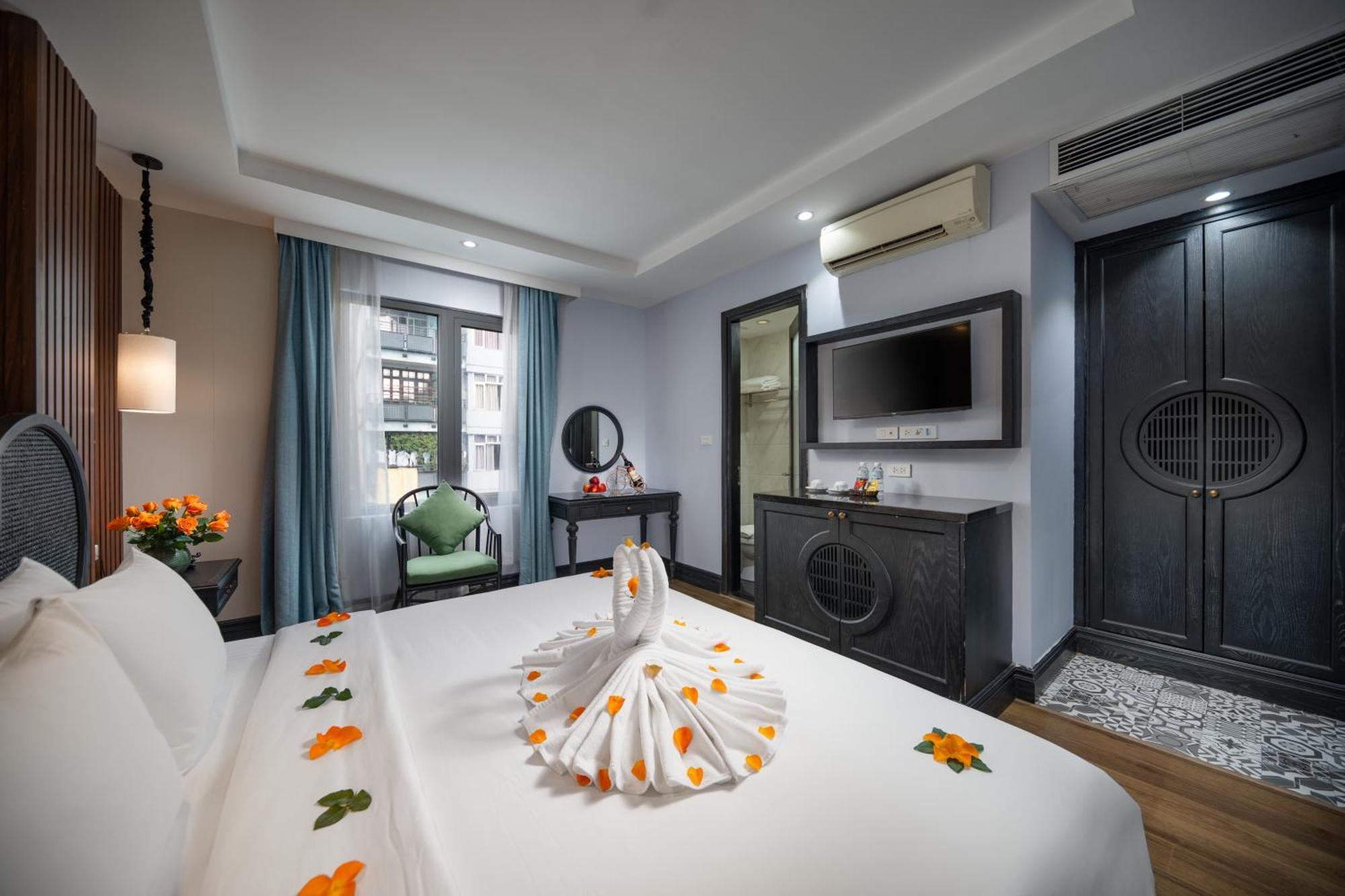 Deluxe Double or Twin Room with City View