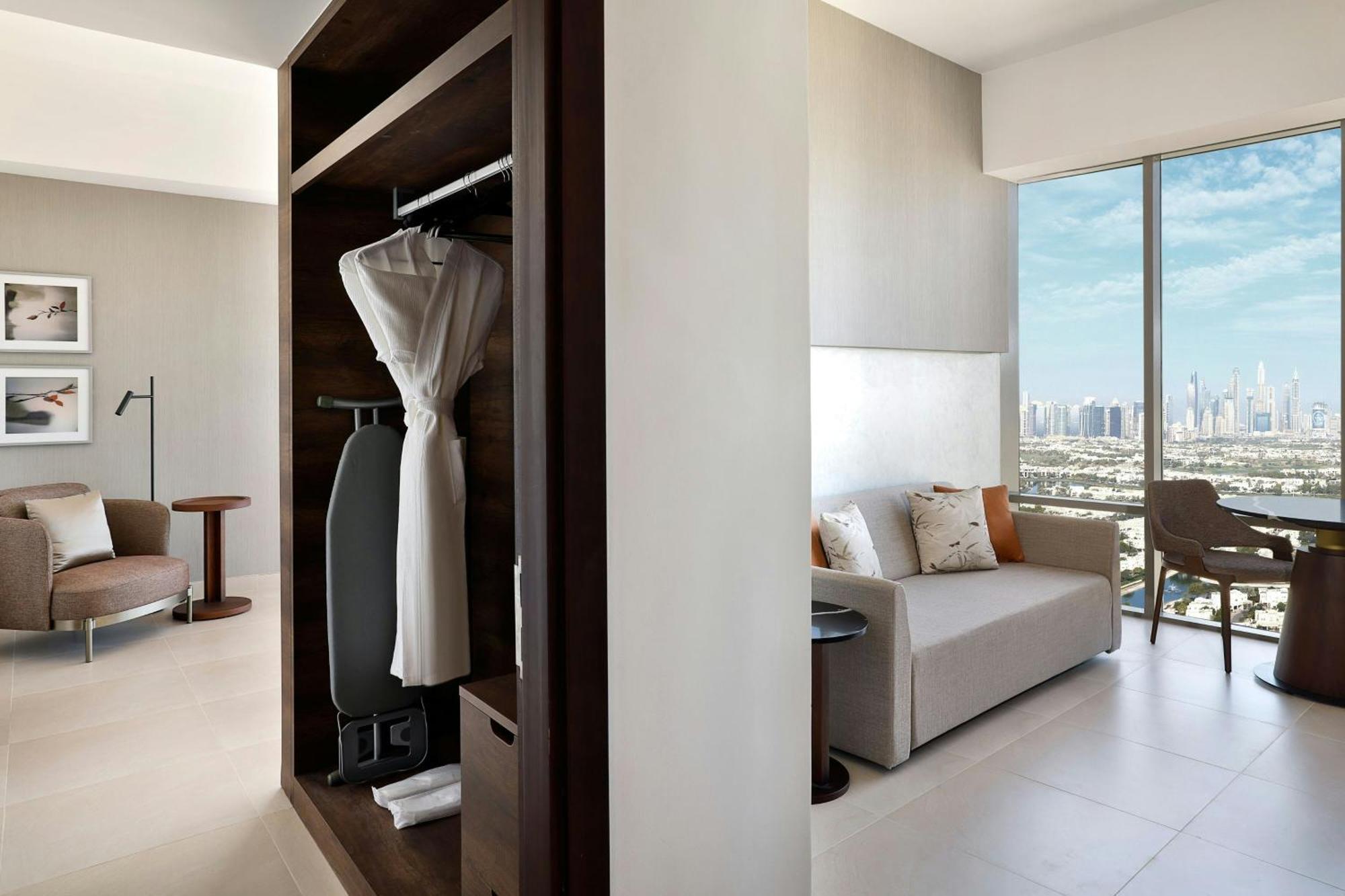 Club King Suite with Skyline View - Club Level