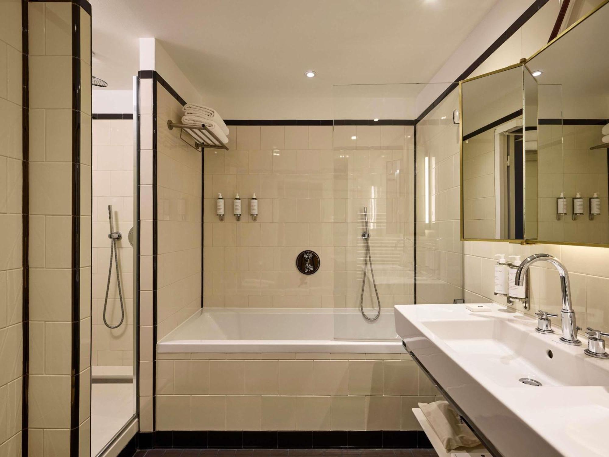 Junior King Suite