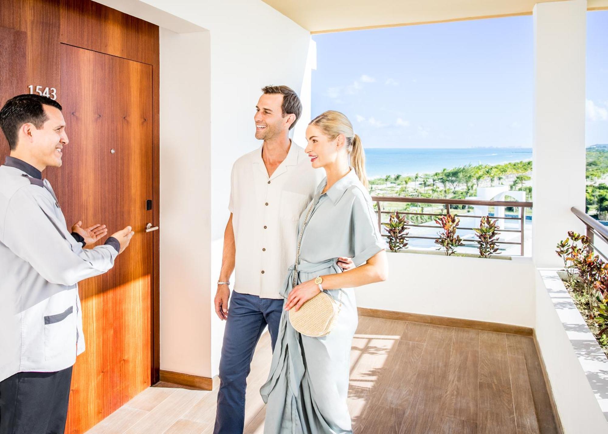 Mirage Club Oceanfront Suite (Outdoor Jacuzzi) 18+
