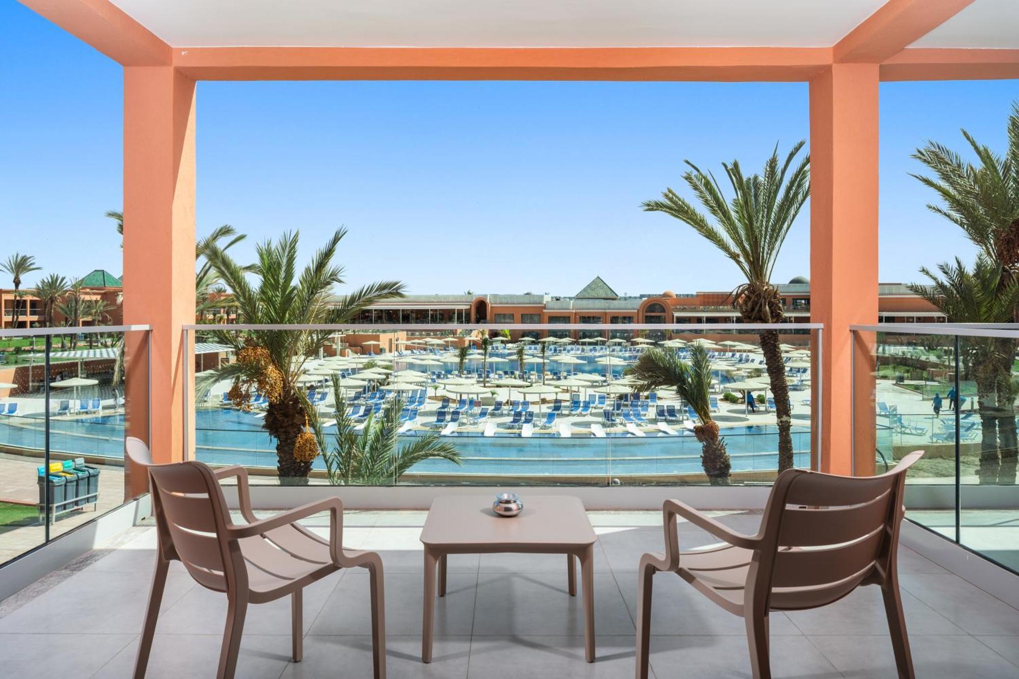 Deluxe Pool View Room