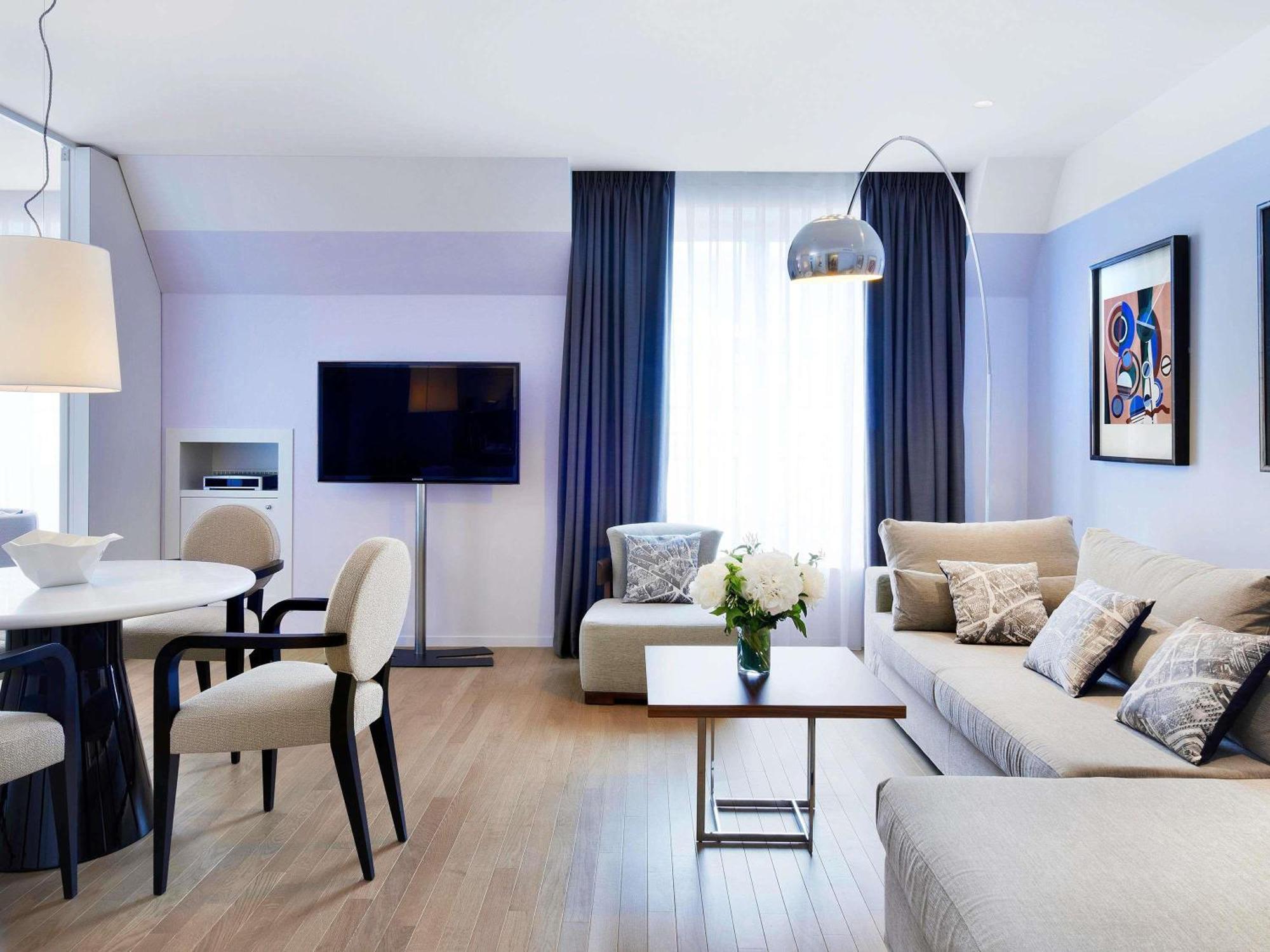 Apartment with One King Bed