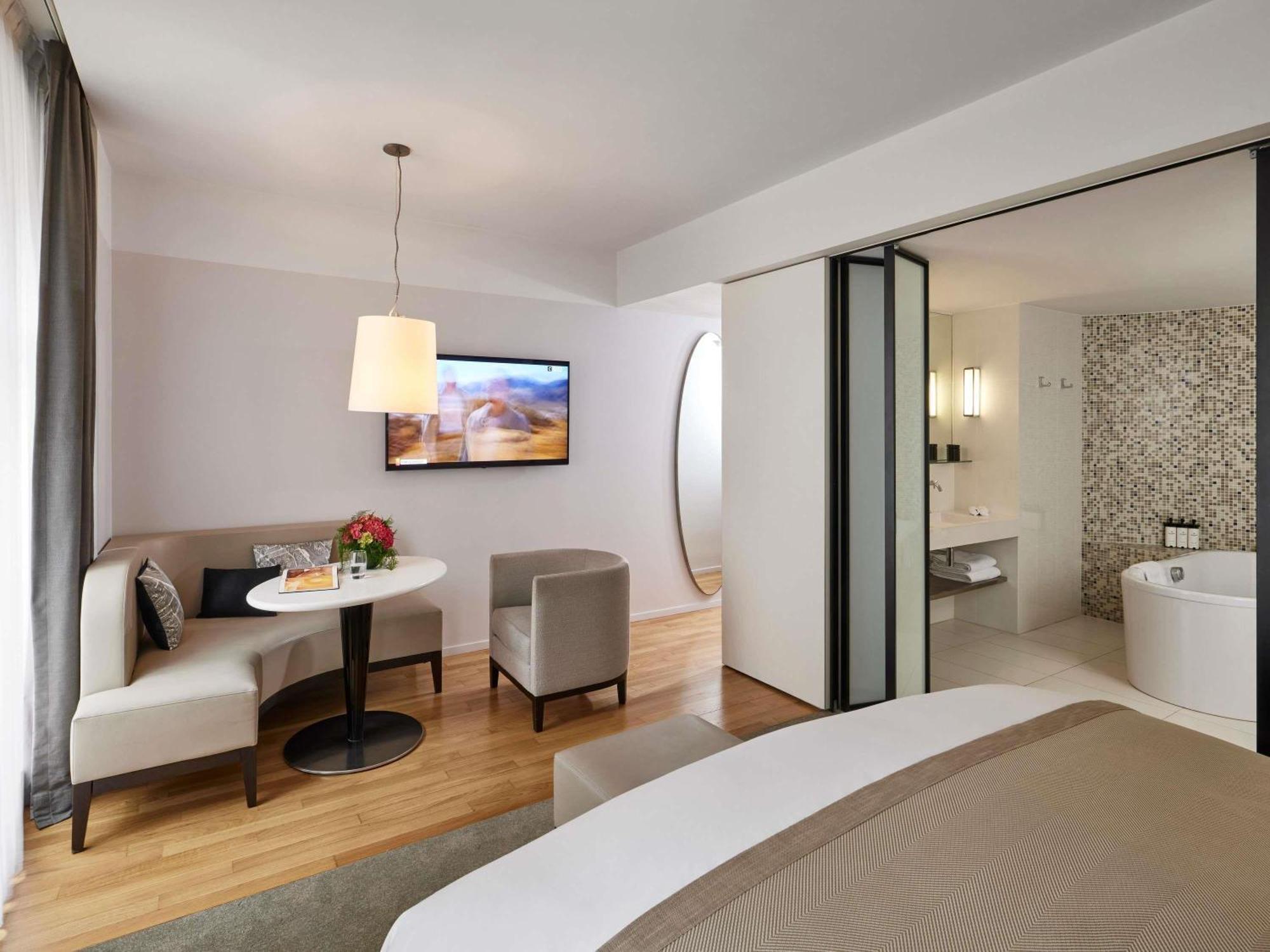 Premium Junior King Suite