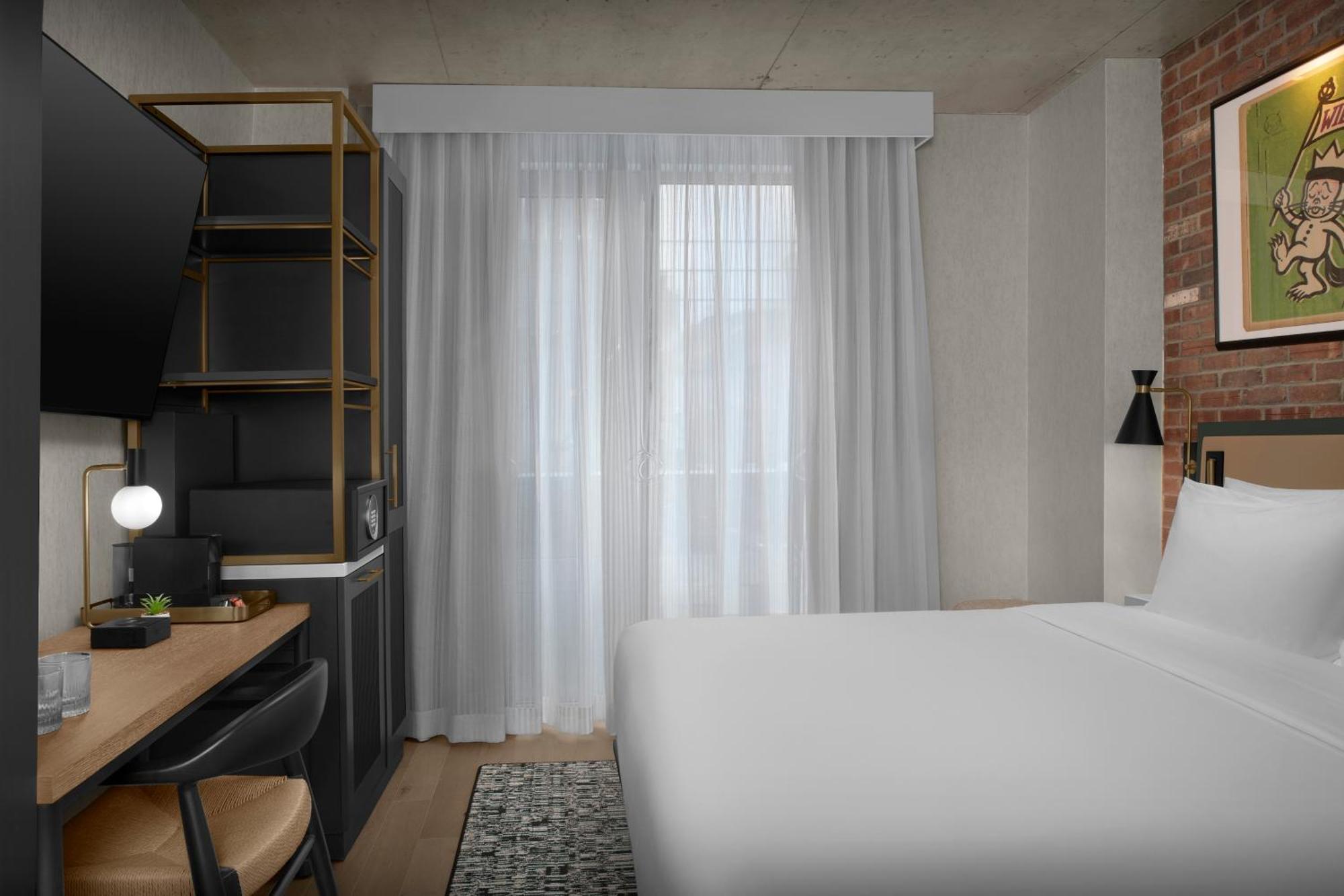 Deluxe King Room Accessible,1757873651:JPEG