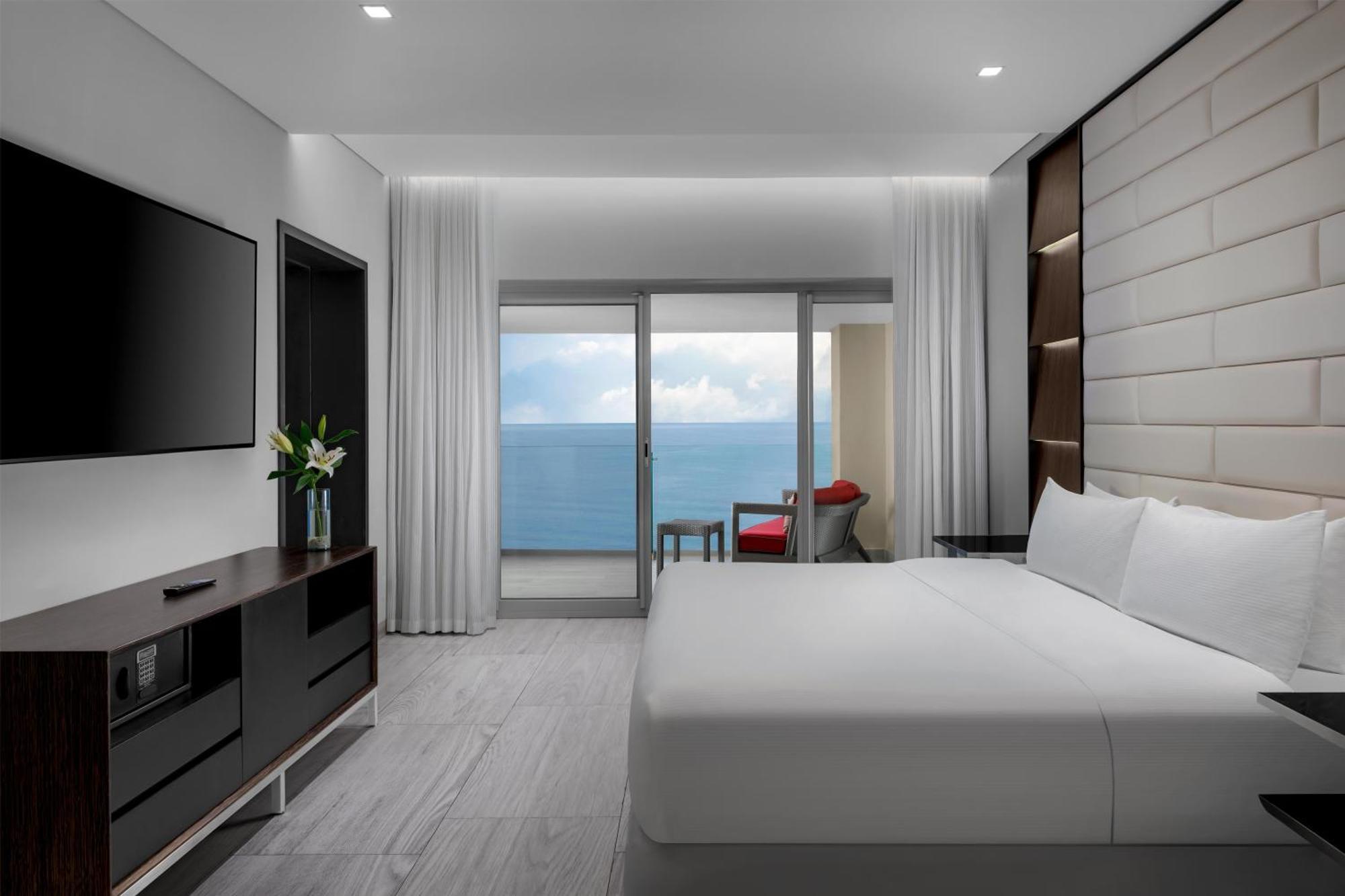 Oceanfront Master King Suite