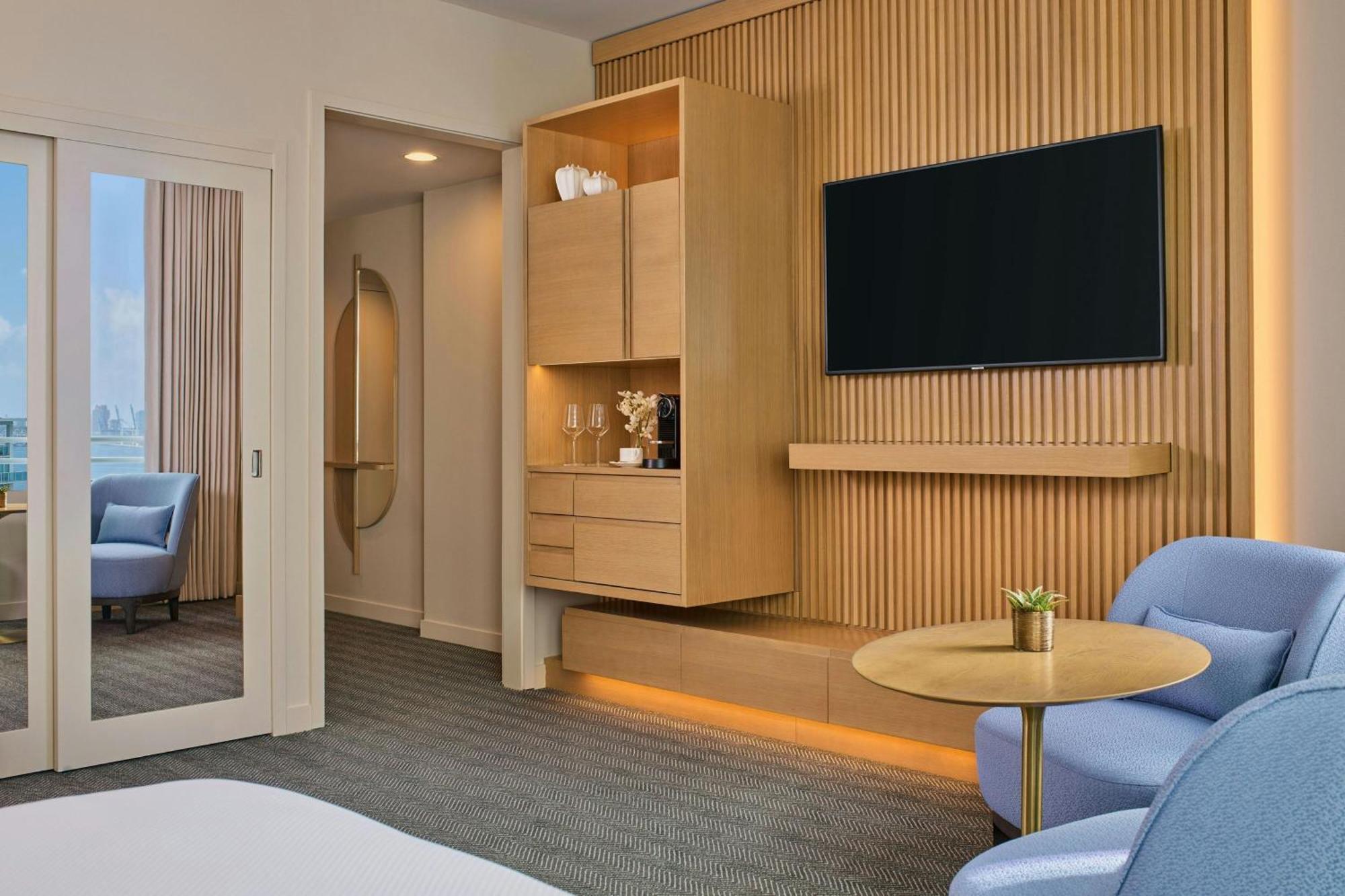 Grand Deluxe King Room with Bay View