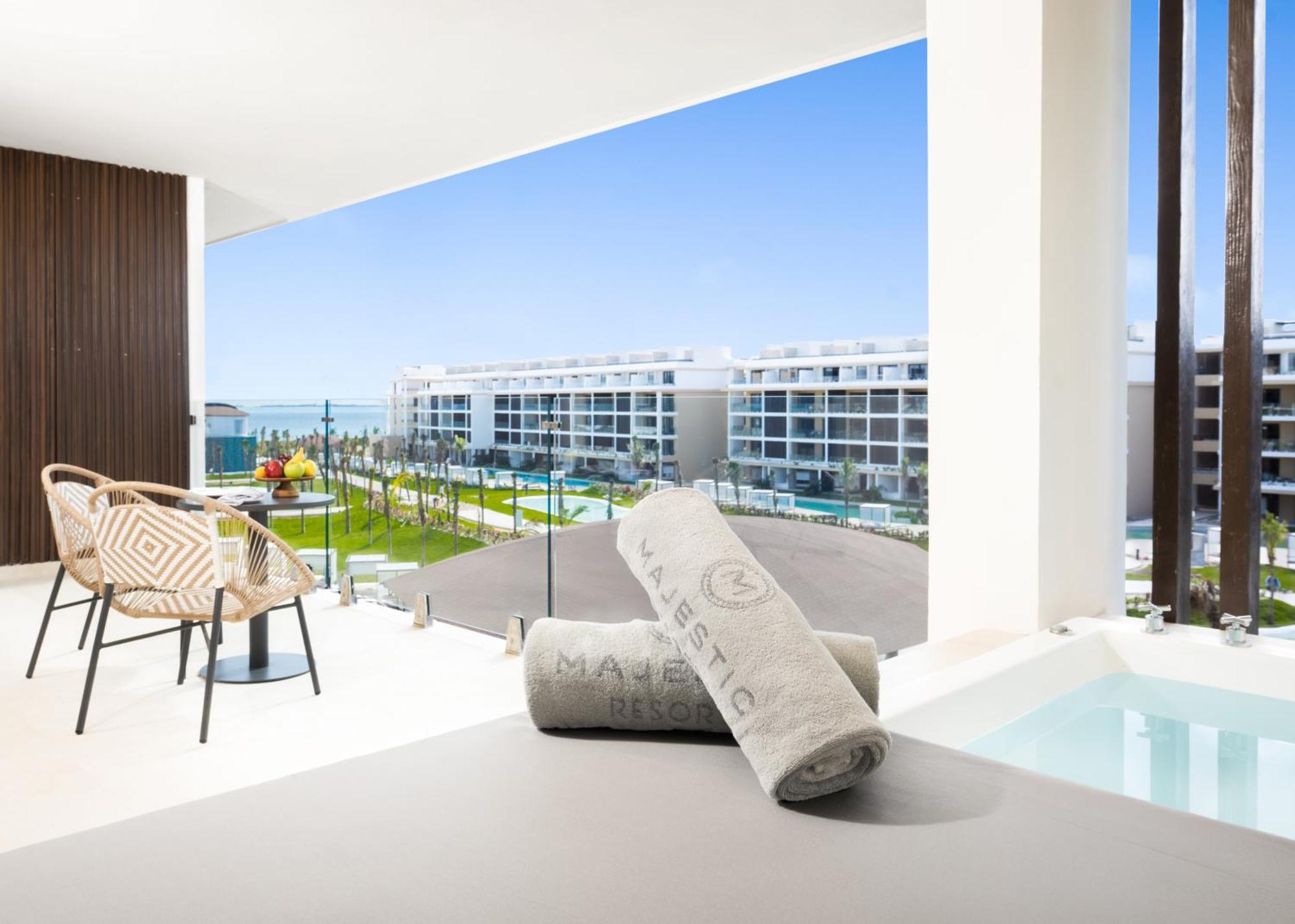 Mirage Club One Bedroom Suite (Outdoor Jacuzzi) 18+