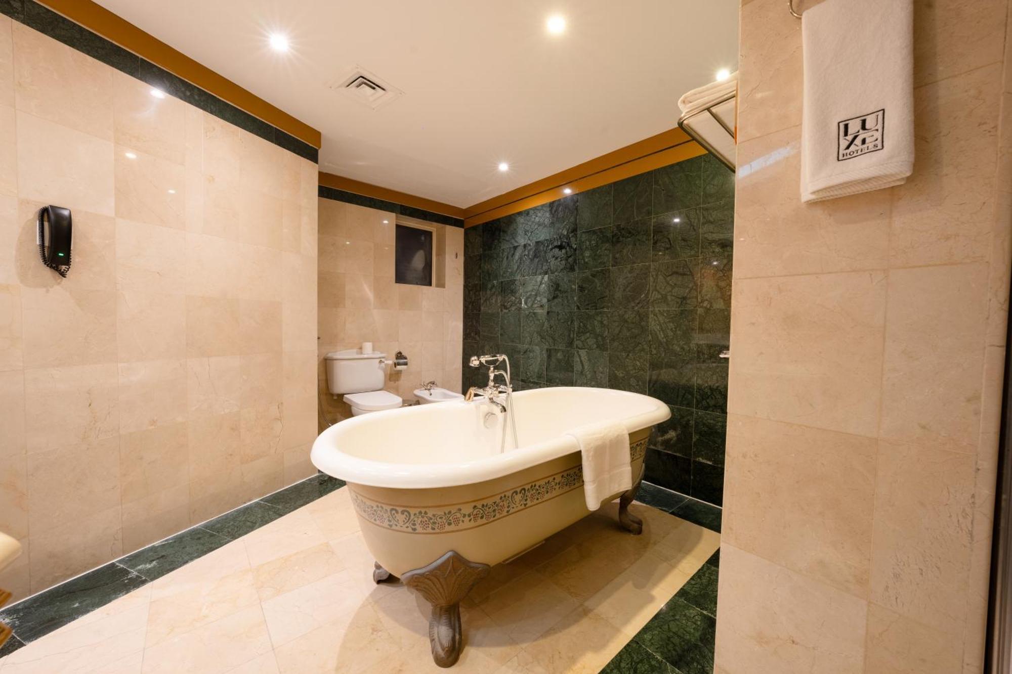 Deluxe Suite