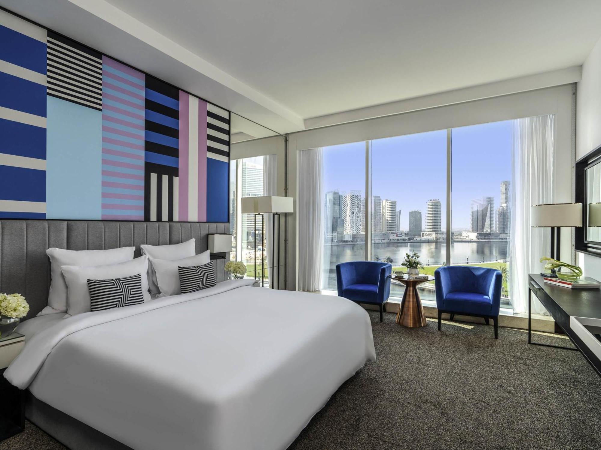 Deluxe King Room with Canal View