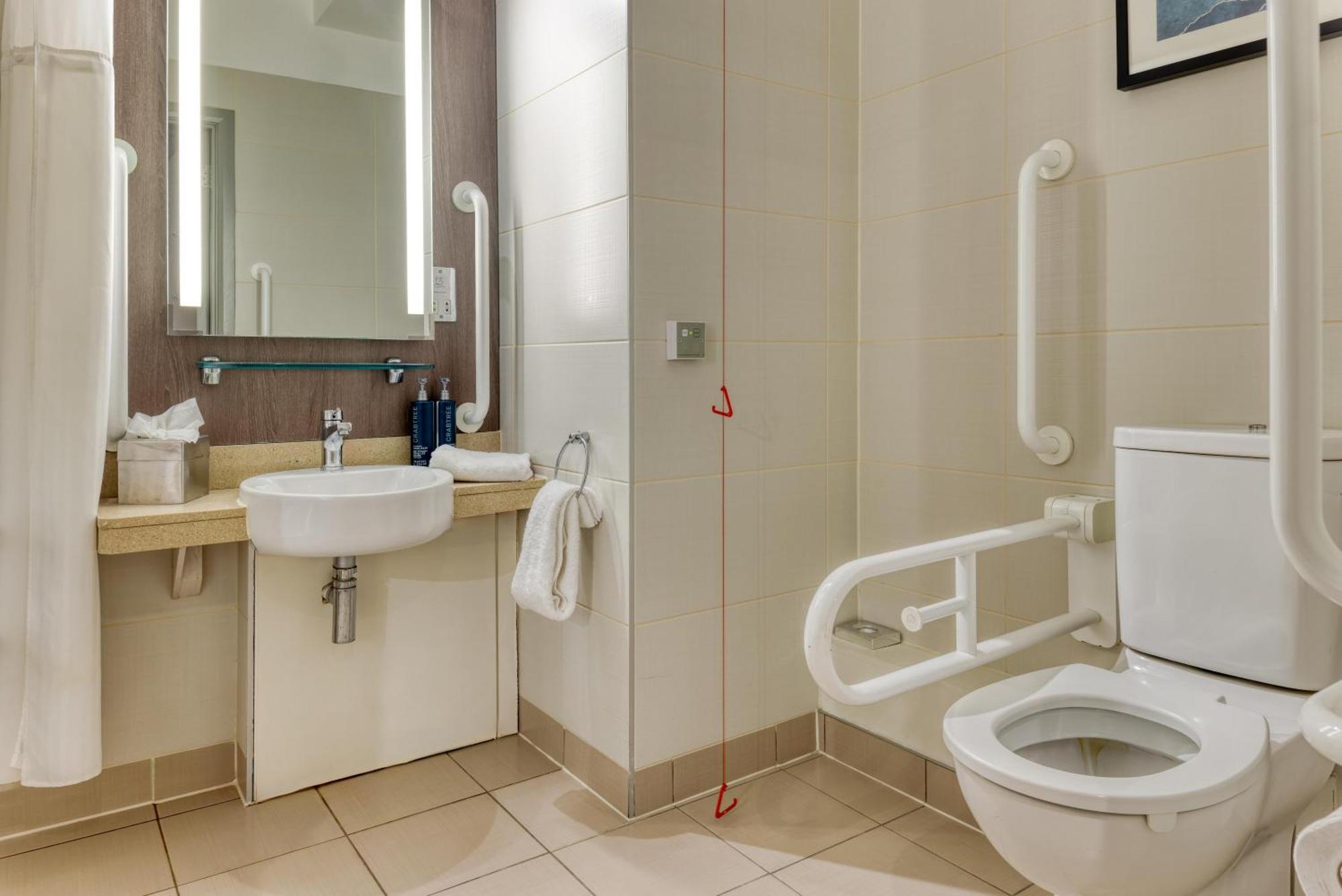 Queen Room - Mobility Access