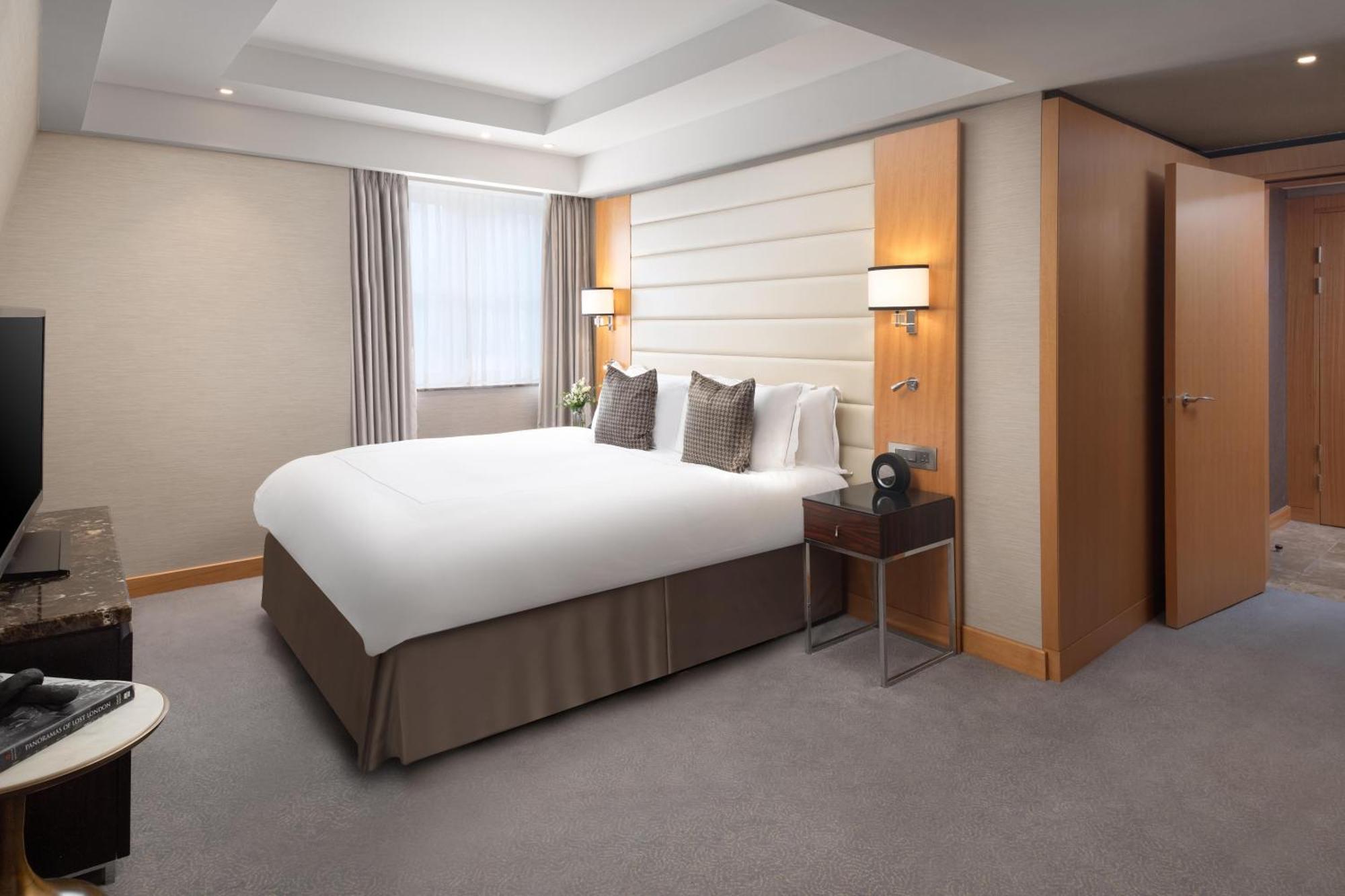One-Bedroom Deluxe Suite - Lounge Access