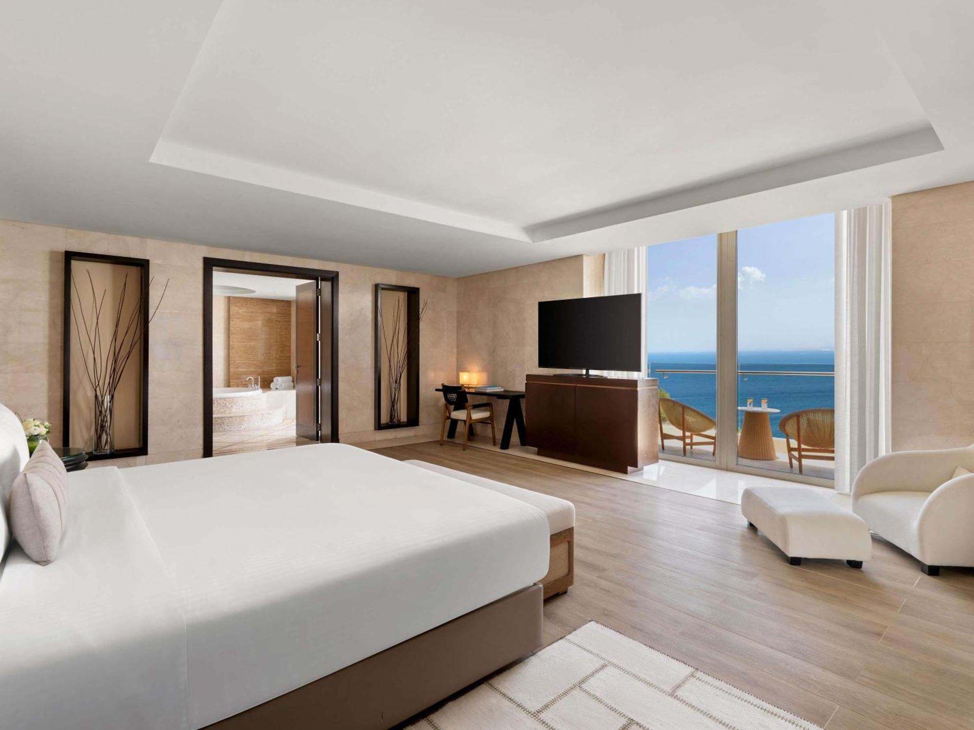 King Suite with Panoramic Sea View