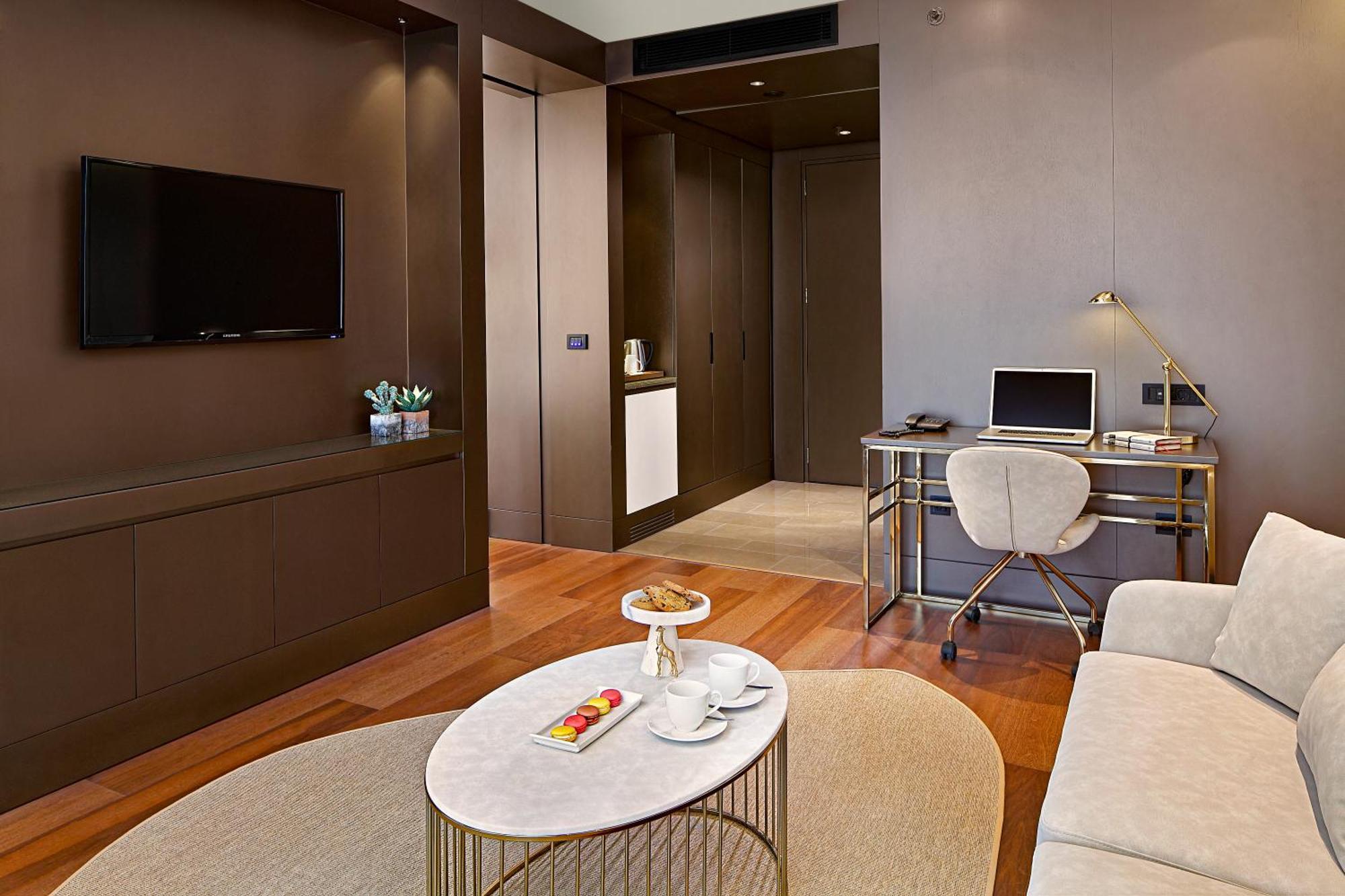 Deluxe Suite