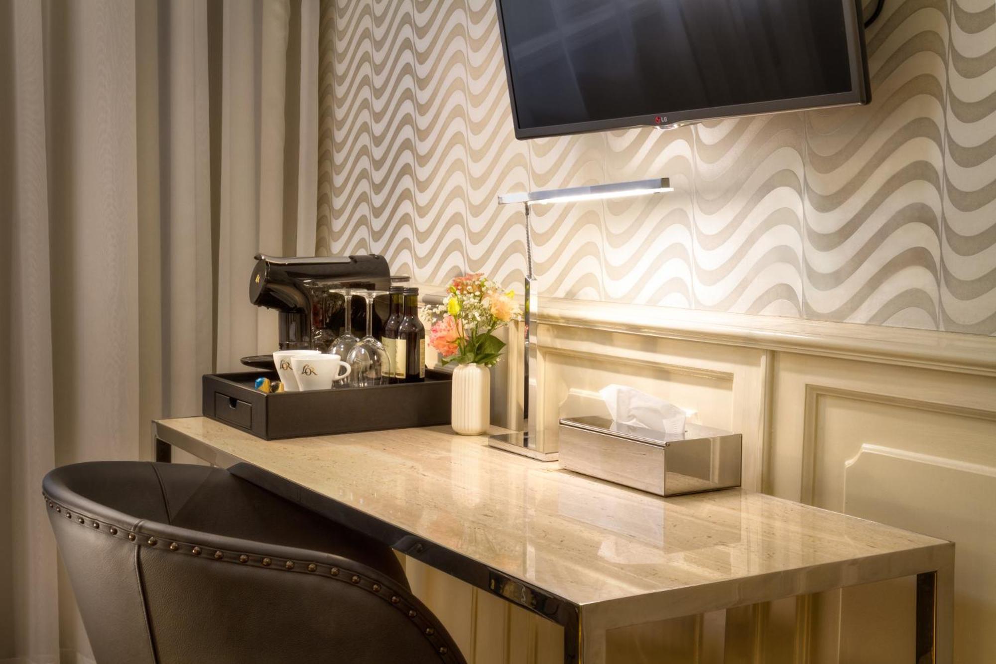 Junior Suite with City View