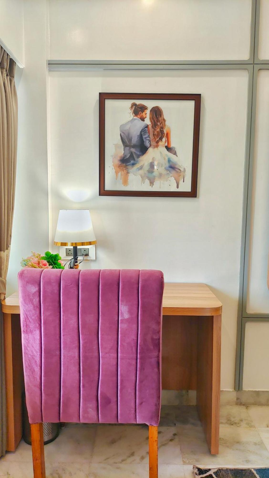 Designer Canopy Room Luxury Bathtub Non Smoking Enjoy on F&B Spa car Hire Complimentary Welcome Drink & Hi-Tea on Candlelight & Room Decoration