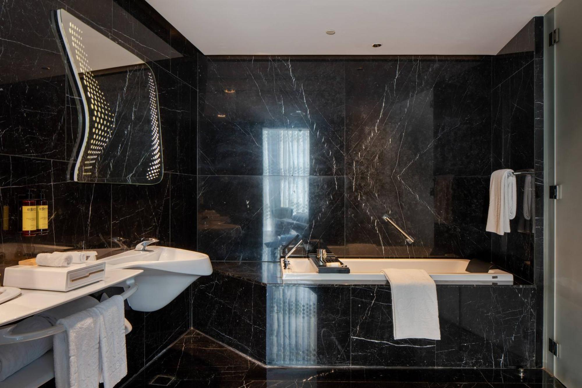Extra ME + Junior Suite with Burj Khalifa View and Jacuzzi