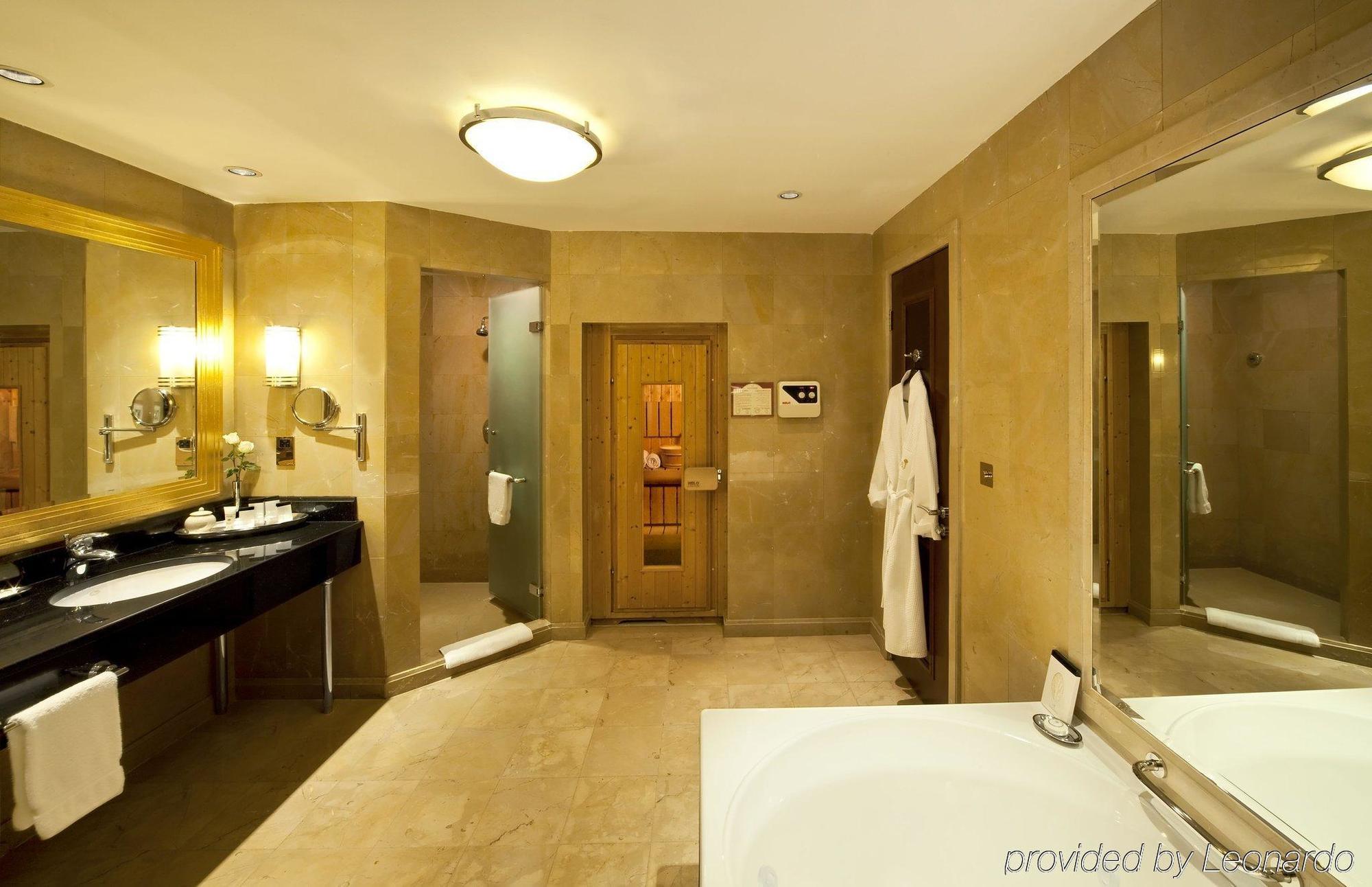 Ambassador Suite One Bedroom with hot tub
