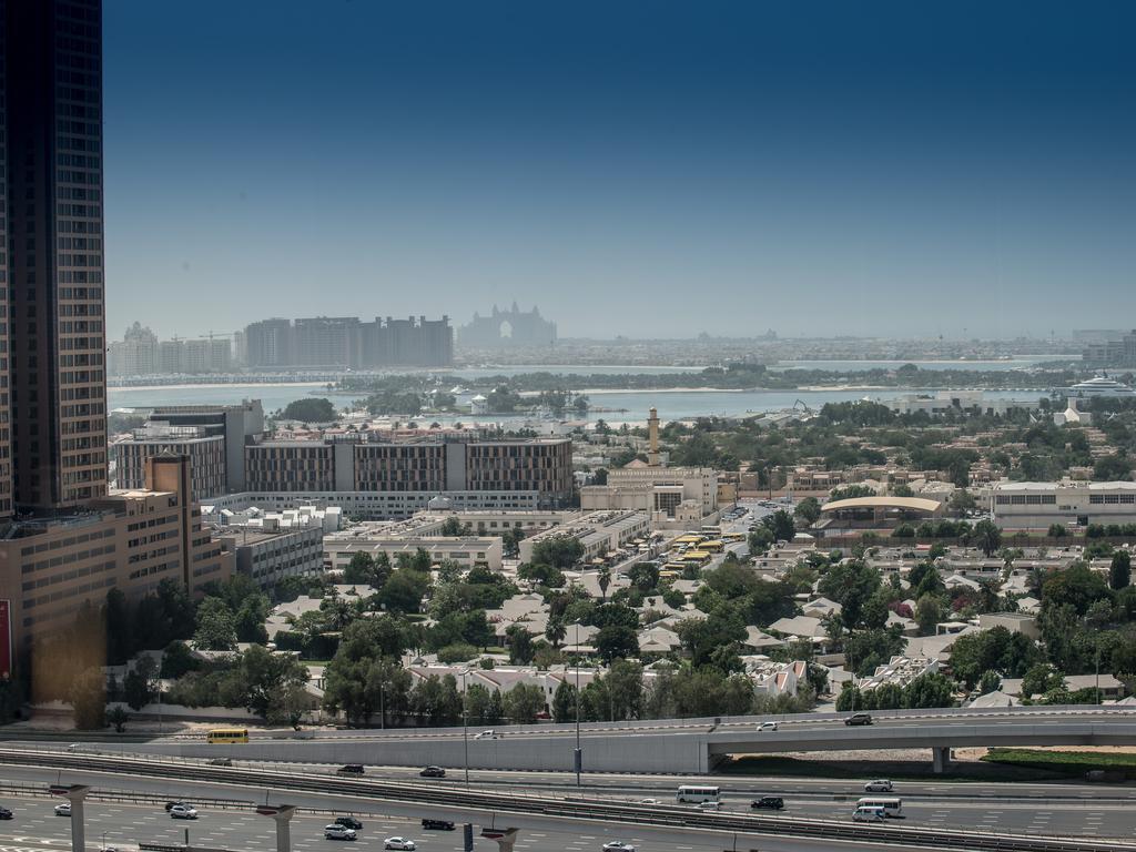 Club Twin Room - Inclusive of Breakfast, One Way Dubai Airport Drop Off & Club Lounge Access