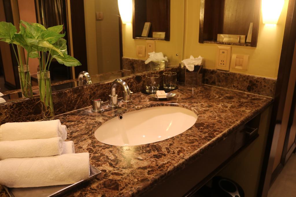 Deluxe Room City View Twin Bed