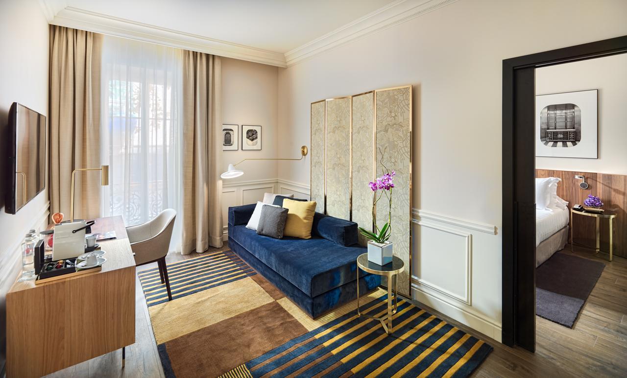 Family Suite (2 Adults + 1 Child)